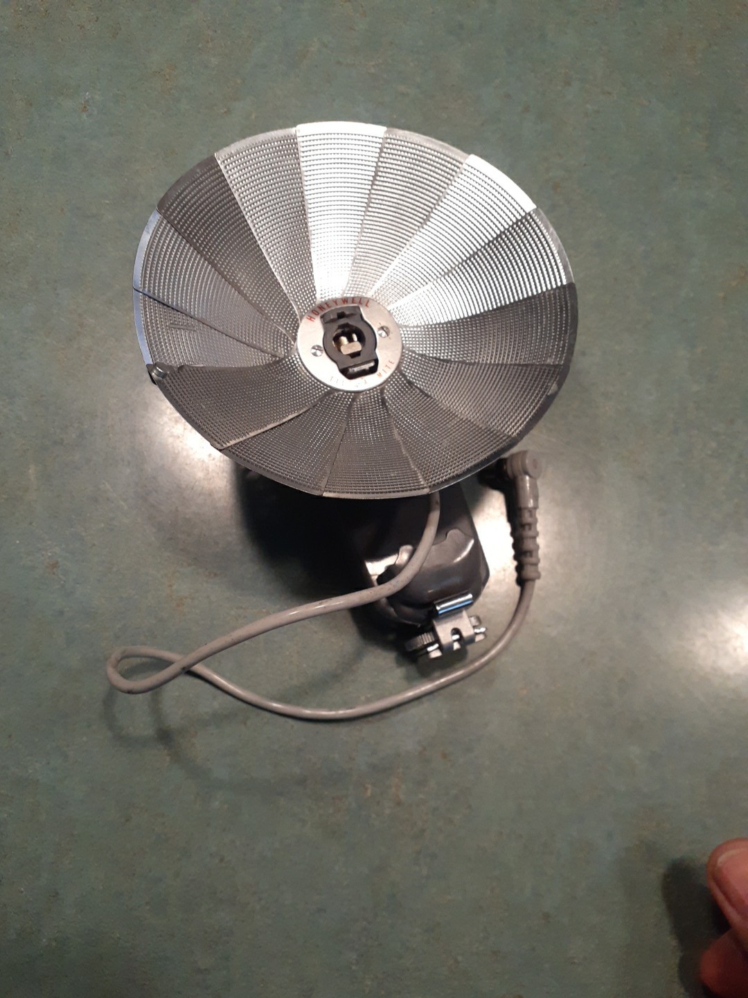 Honeywell Tilt-A-Mite Camera Flash Unit Collapsible Fan Style – Vintage