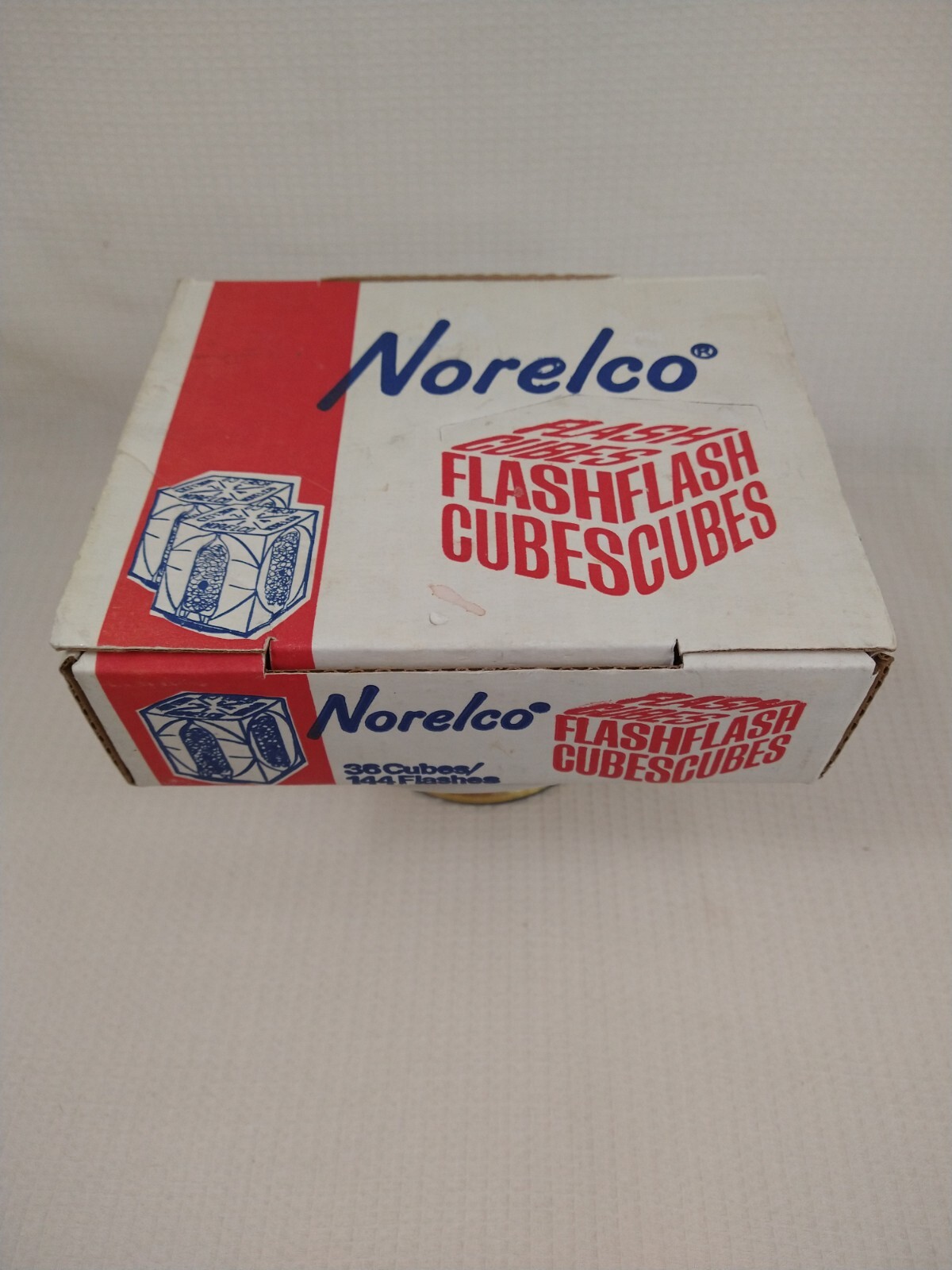 Vintage Norelco Flash Cubes 36 Cubes 144 Flashes Full Case Counter Display NOS