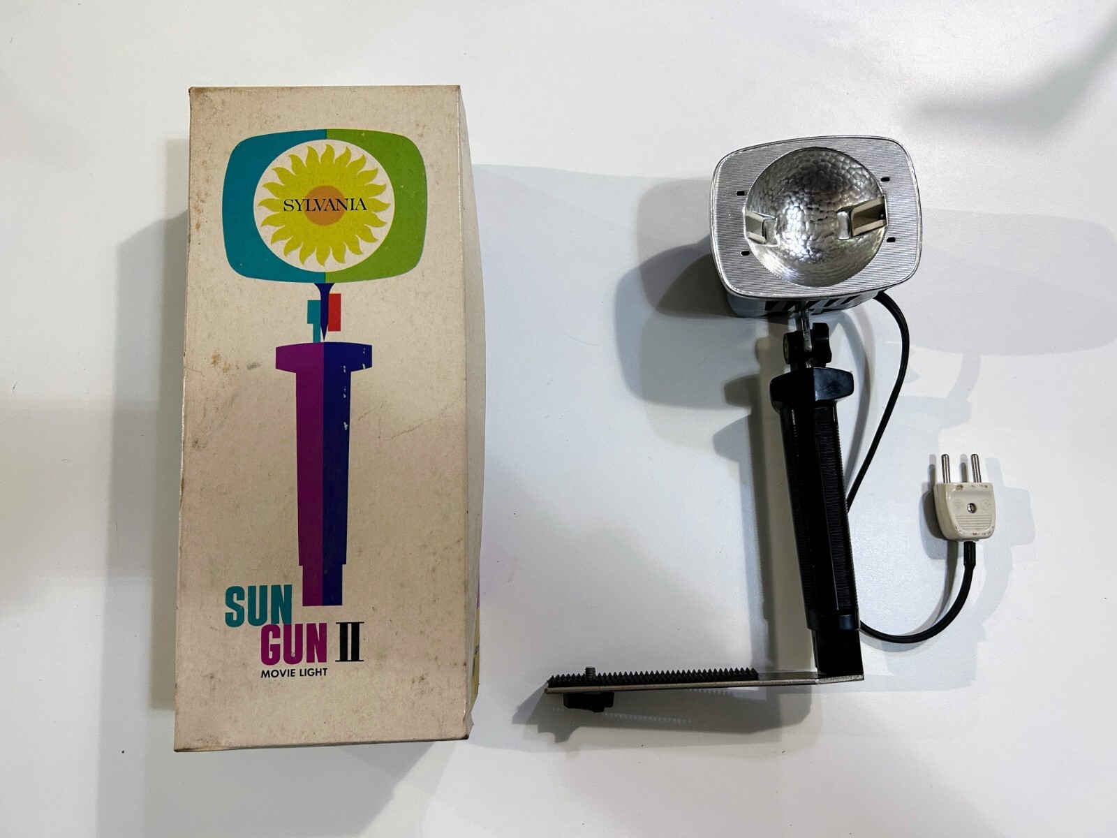 SUN GUN II 2 MOVIE LIGHT Sylvania SG-55 vintage with box