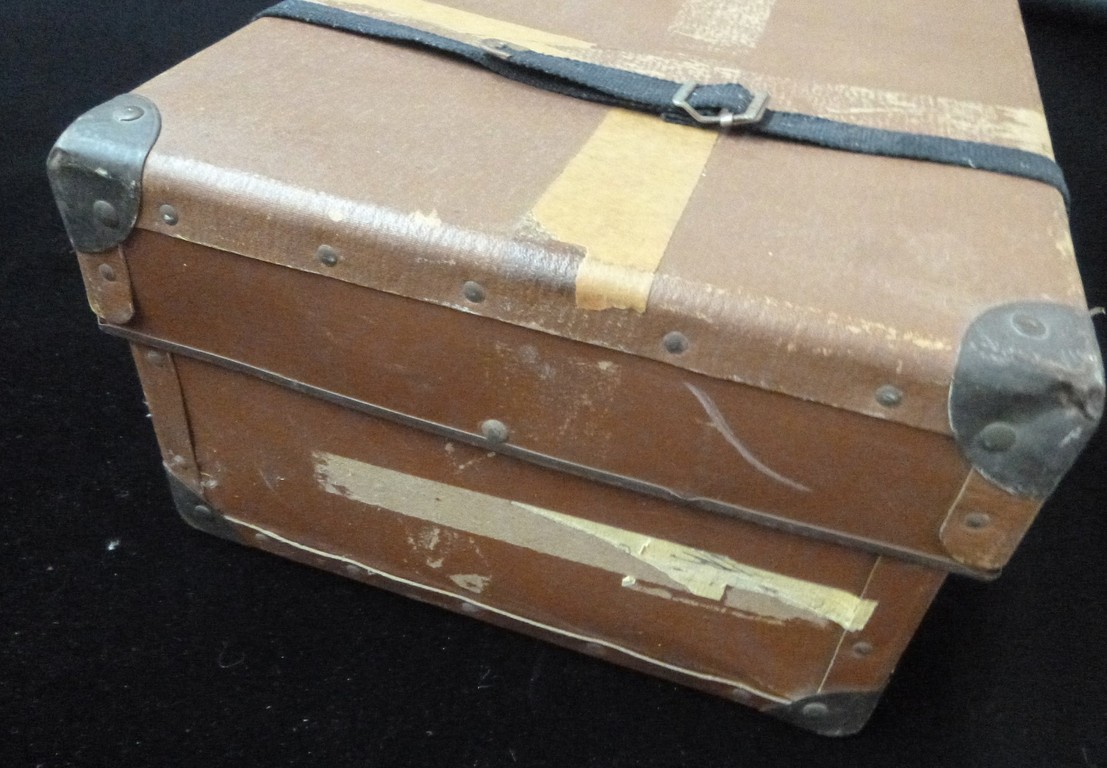 FIBERBILT -ANTIQUE FIBERBILT PHOTO FILM SHIPPING CASE WELL USED CLOTH STRAPS