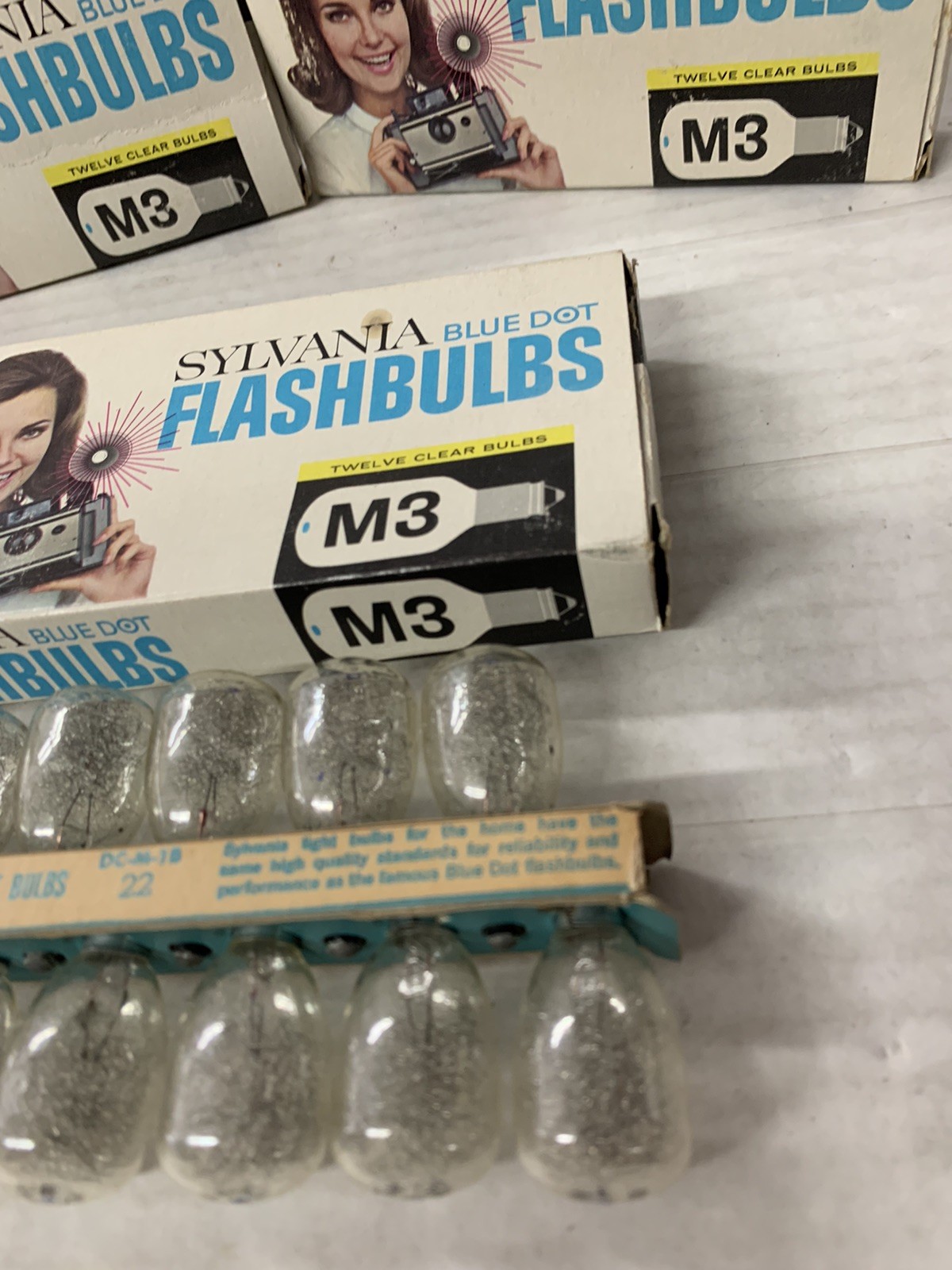 (x3)- Sylvania Vintage M3 Blue Dot 12 Flash Bulbs Camera Bulb NOS Lot Set-READ