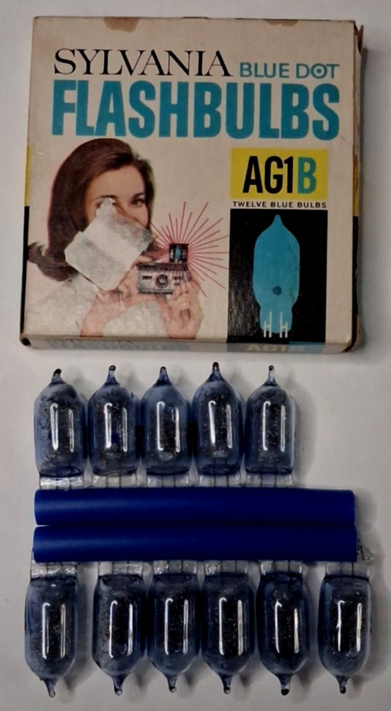 Vintage Sylvania Blue Dot Flashbulbs AG1B NOS 11-Bulbs Open Original Packaging