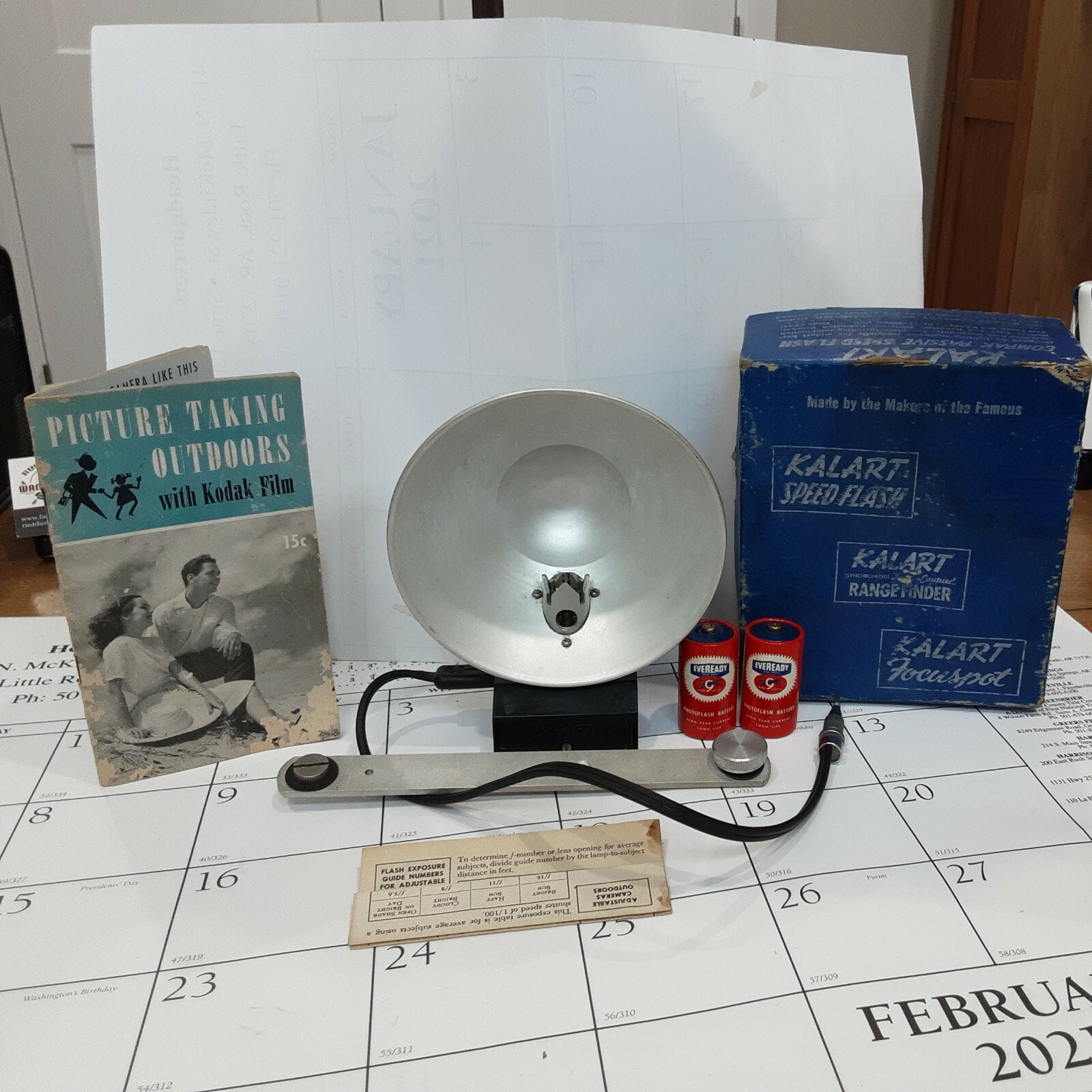 Vintage KALART Speed Flash Unit W/ORIGINAL BOX &40’S KODAK BOOKLET