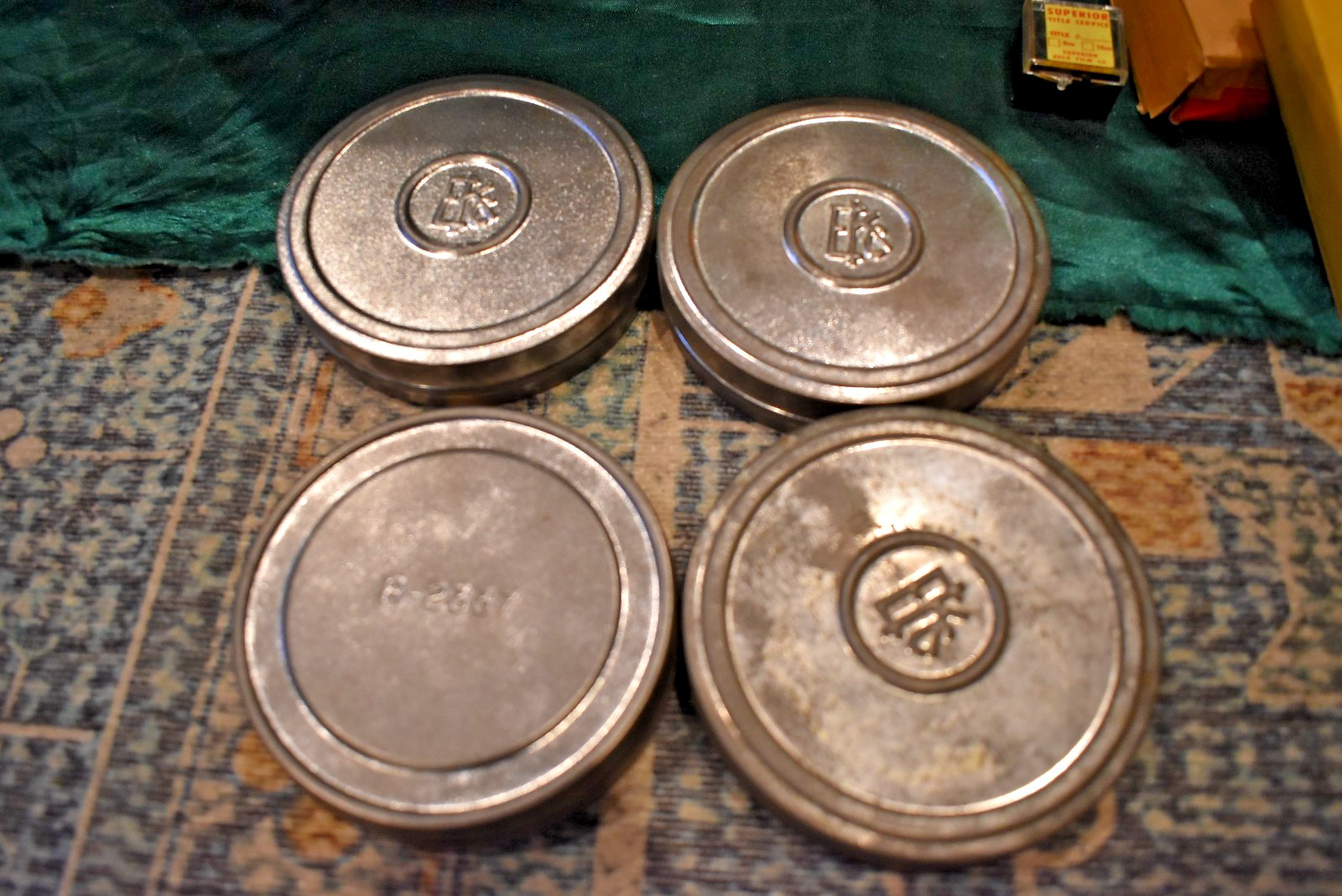 VINTAGE 16MM/8 MM METAL FILM CARRYING CASE w/Home 16mm Film/Canisters