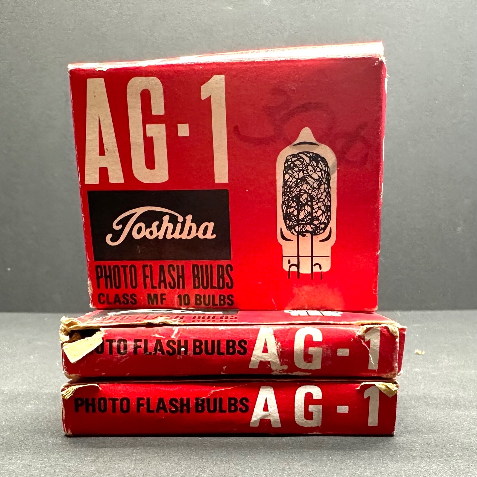 Vintage New Old Stock Toshiba AG-1 MF class Photo Flash Lamp Bulbs- 10 in box