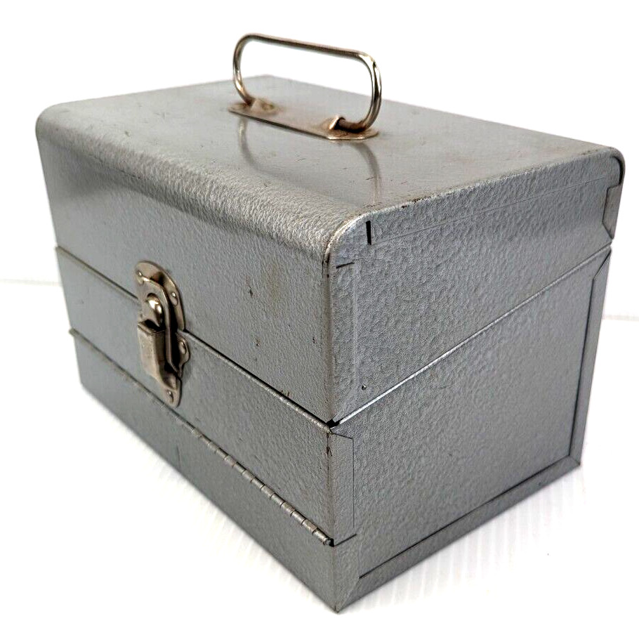 Vintage Logan Deluxe 8mm Film Chest 12-5″ Reel Capacity Latch Handle 5.5×5.5×8.5