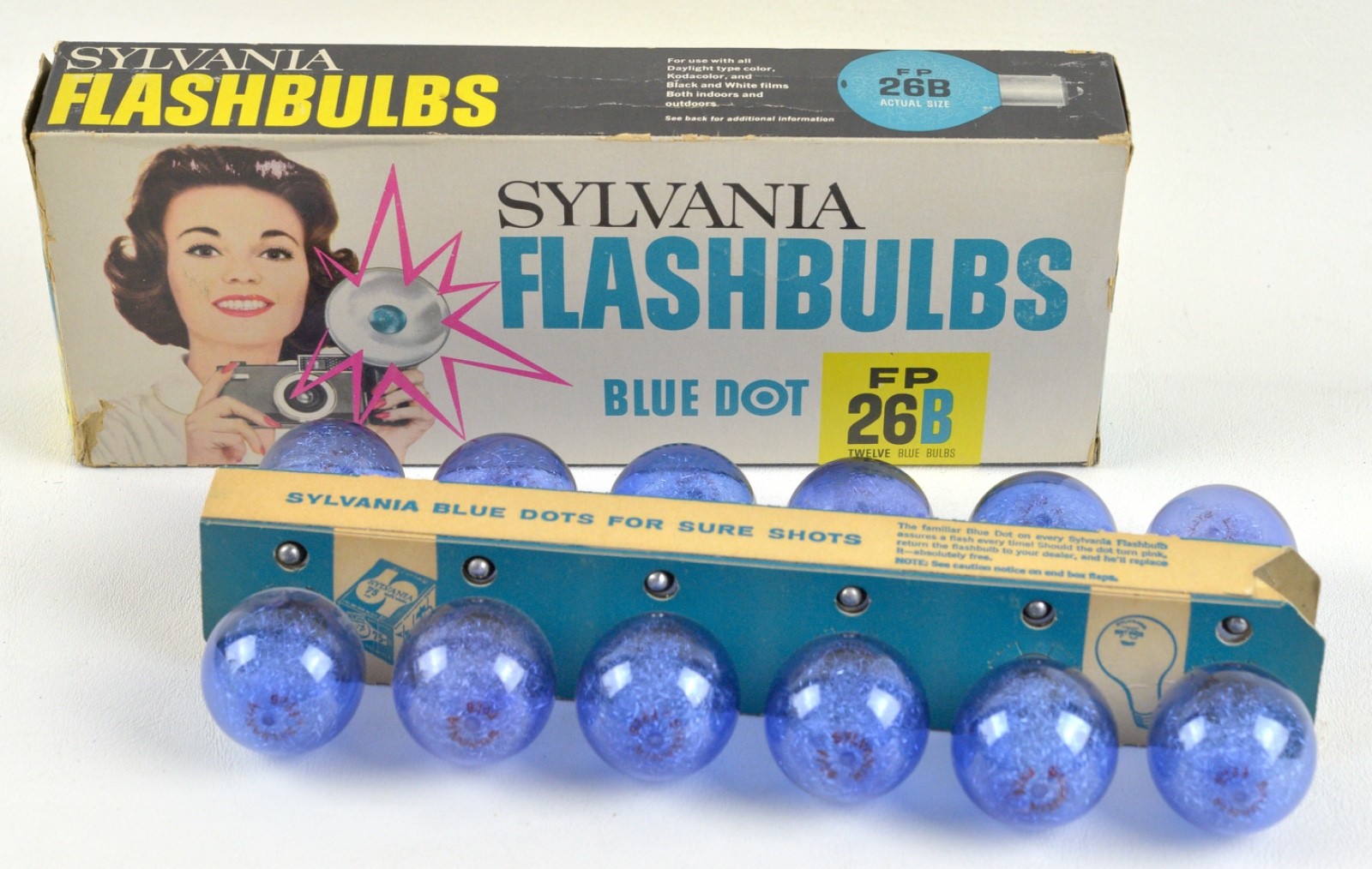 Vintage Sylvania Blue Dot FP 26B Flashbulbs Blue Color 12 Unused Original Box