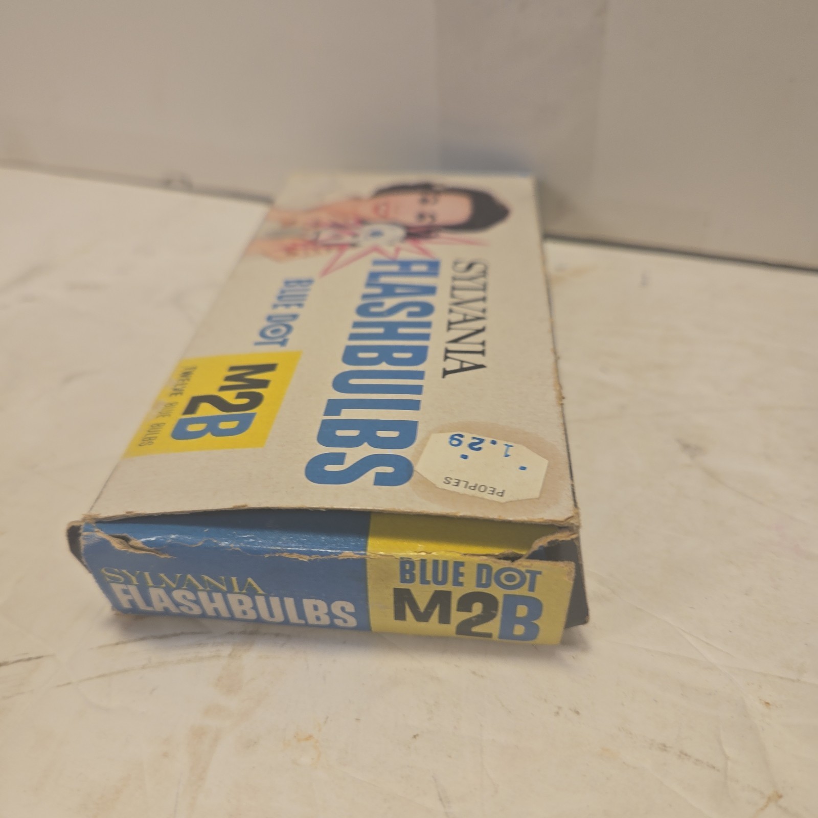 VINTAGE Sylvania Blue Dot Flashbulbs M2B, Box of 11 Flash Camera Bulbs
