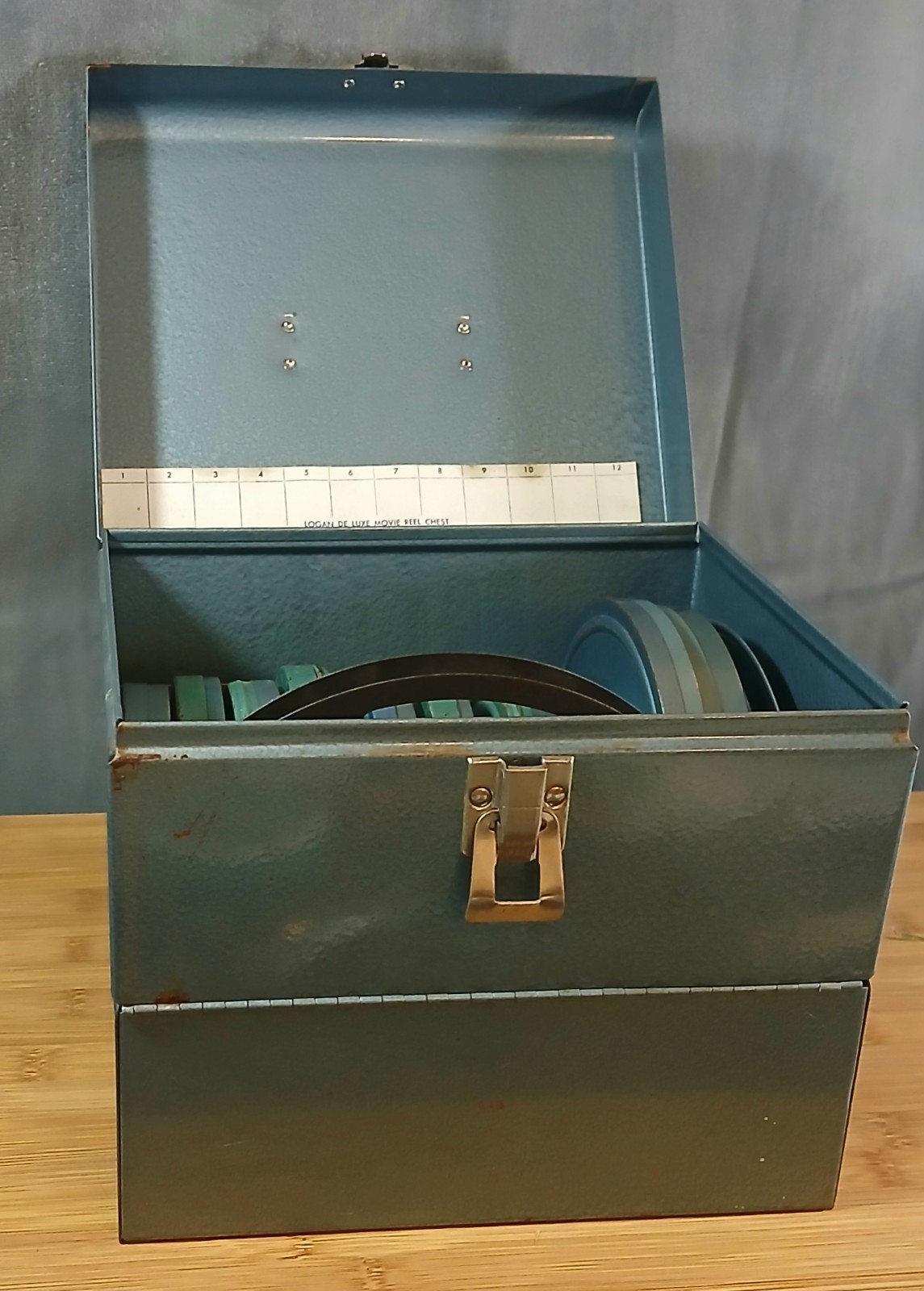 VTG Logan Deluxe Metal 8mm Film Chest 12 Slots Box Storage + 12 Reels & Cases