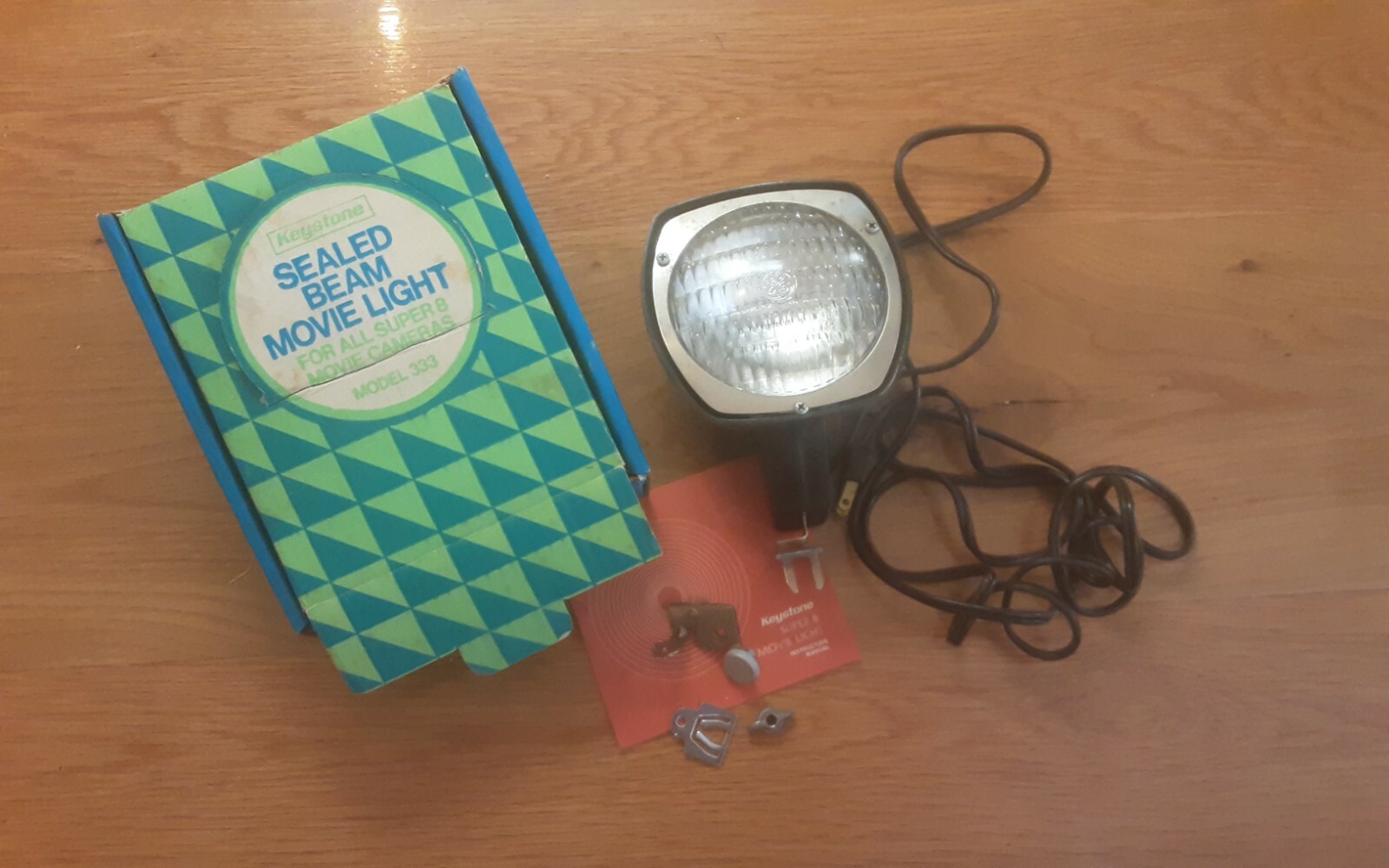 KEYSTONE SEALED BEAM MOVIE LIGHT VINTAGE FOR SUPER 8 MOVIE CAMERAS MODEL 333 NOS