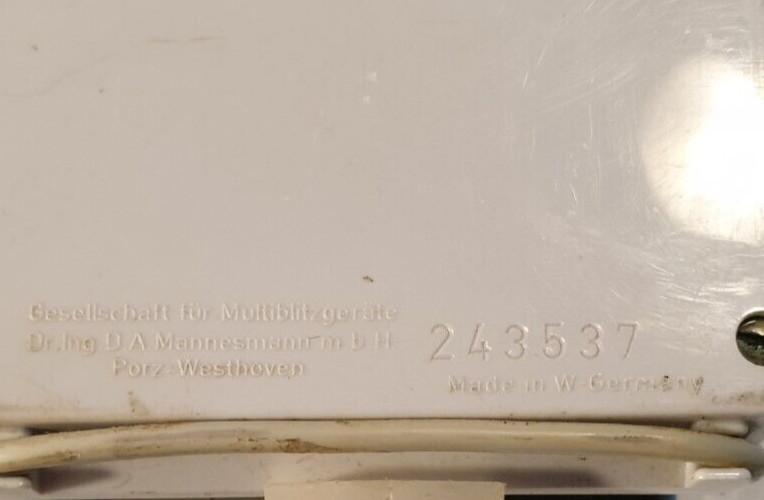 MULTIBLITZ 24 Vintage West German Electronic Camera Flash Unit 12×8 cm UNTESTED.