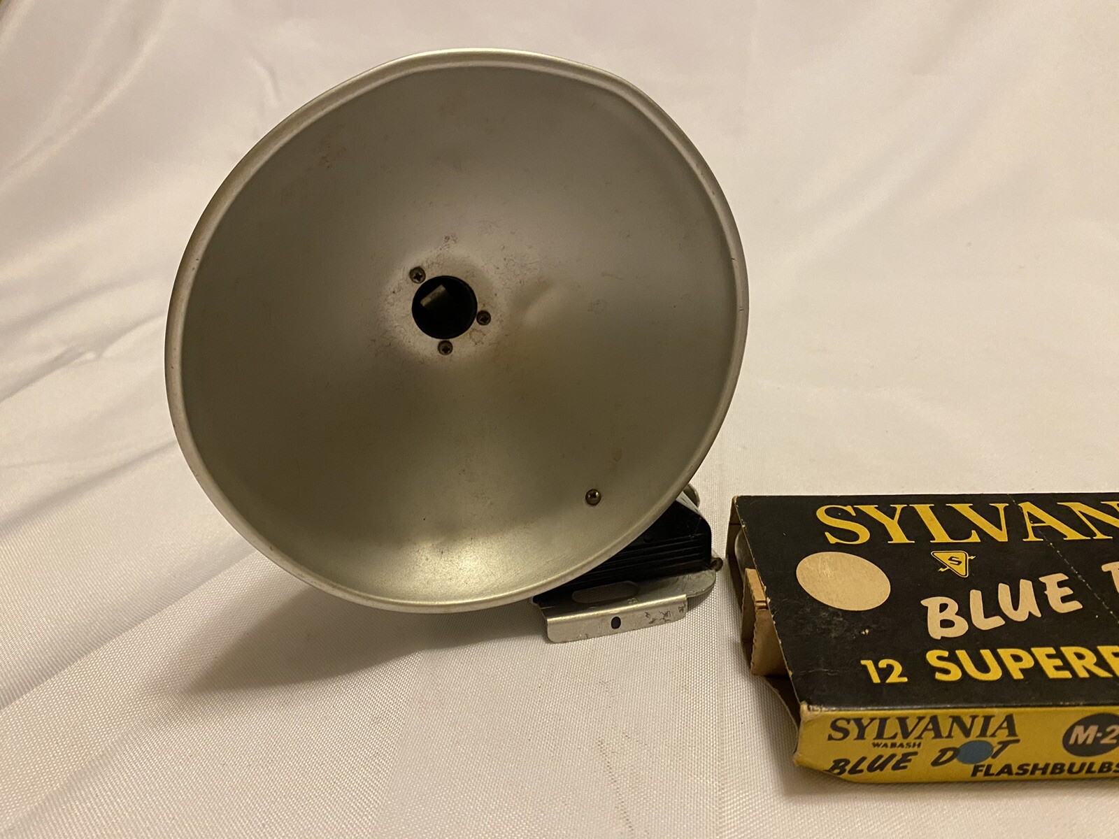 KODAK FLASHOLDER PLUS 16 SLYVANIA BLUE DOT FLASH BULBS