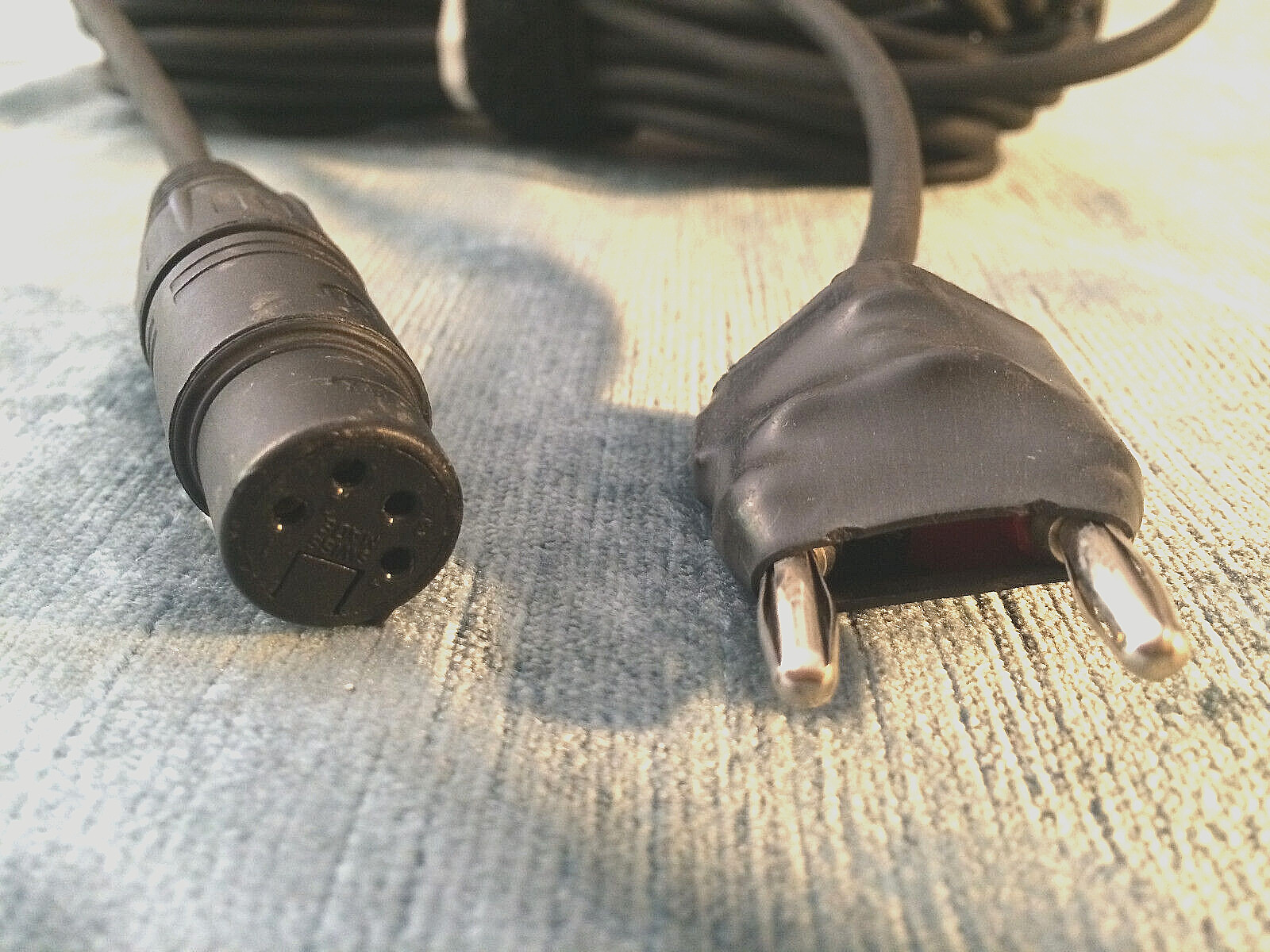 BANANA PLUG to 4-PIN XLR POWER CABLE for NORRIS FILM PRODCTS, TIME-LAPSE MOTORS