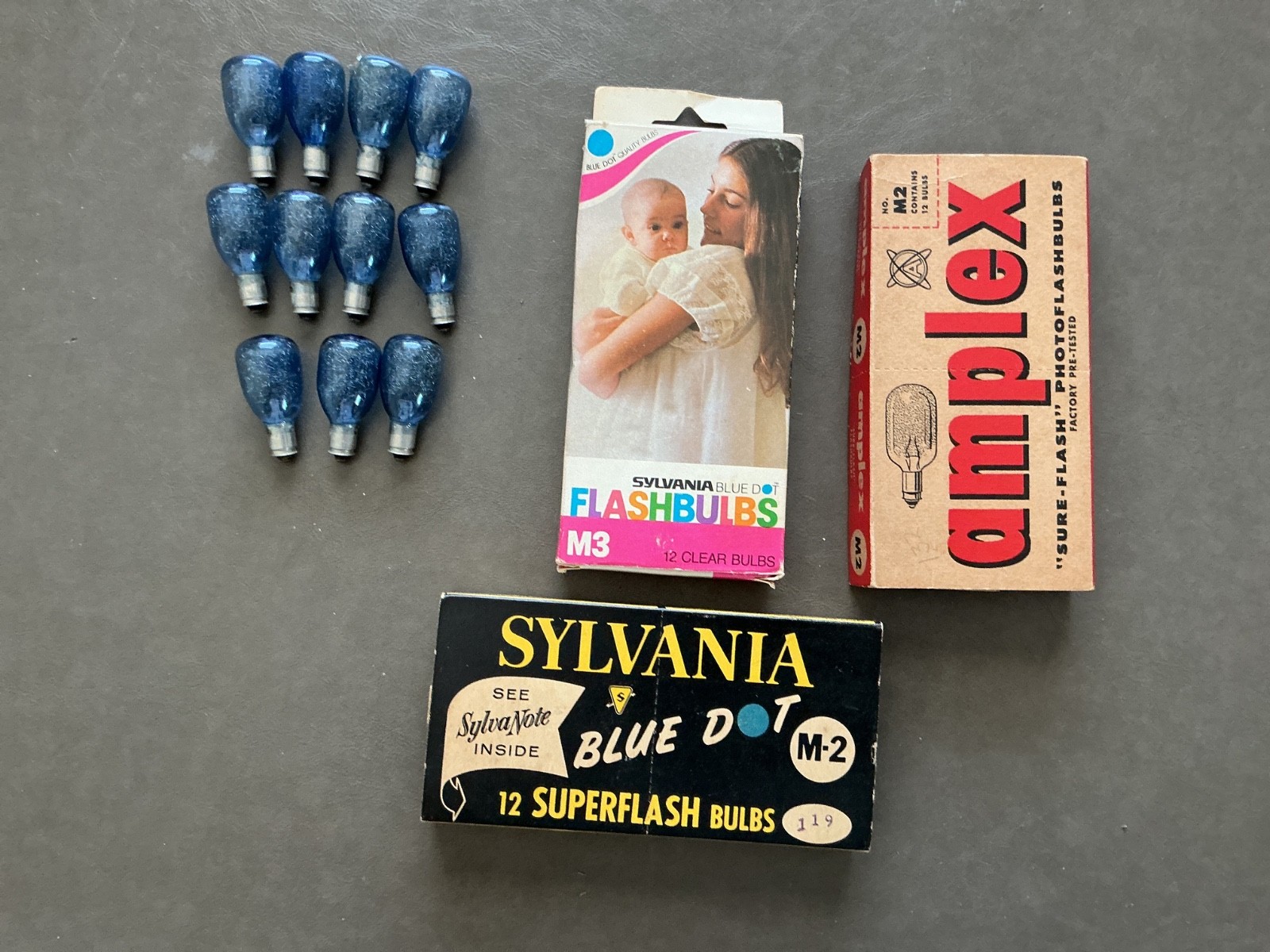 Vintage Sylvania & Amplex M3 & M2 Flashbulbs 12 M3 + 32 M2 (44 total)