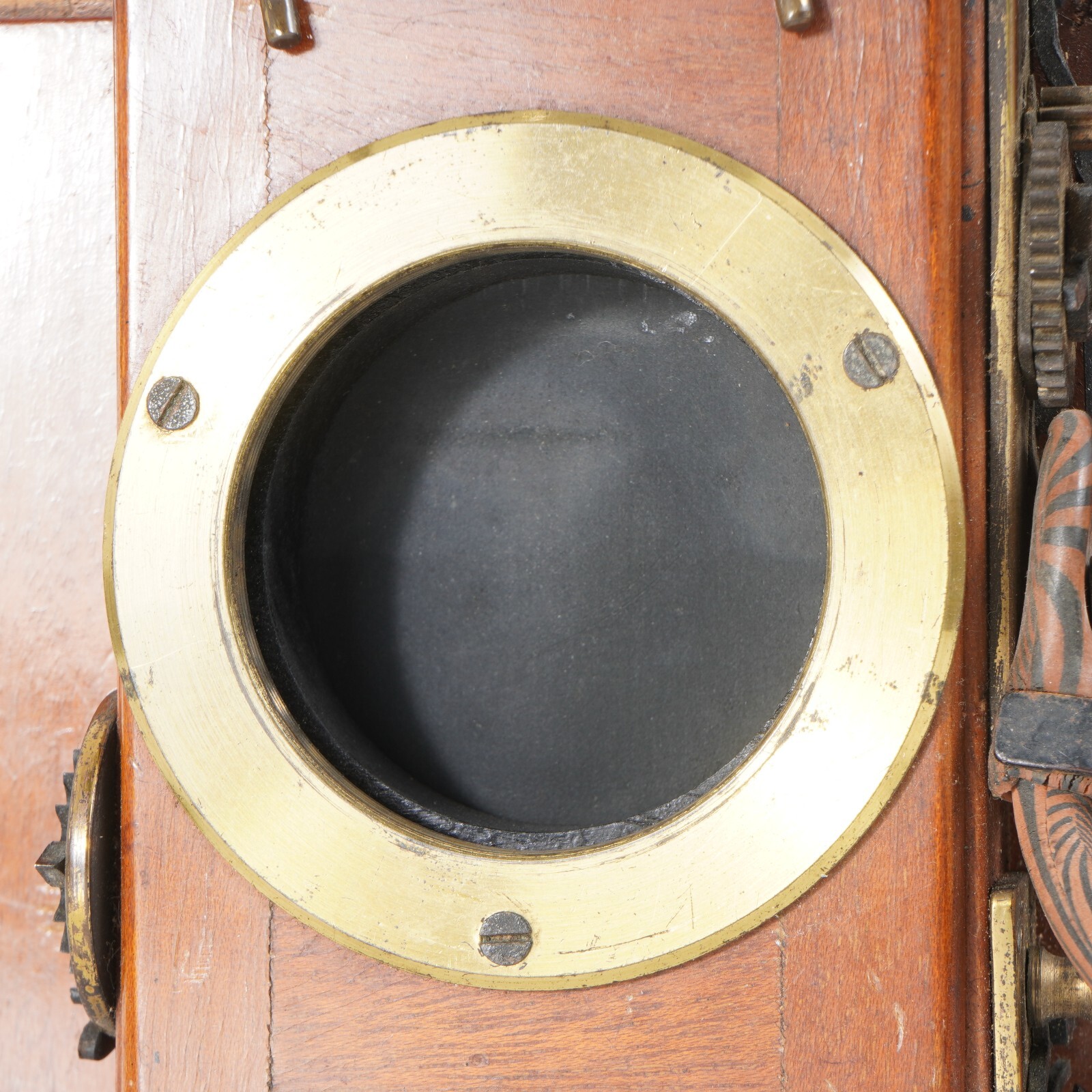 :Thornton Pickard 1¾” Inch Rolling Blind Cloth Shutter in 3¾ x 4¾” Lens Board