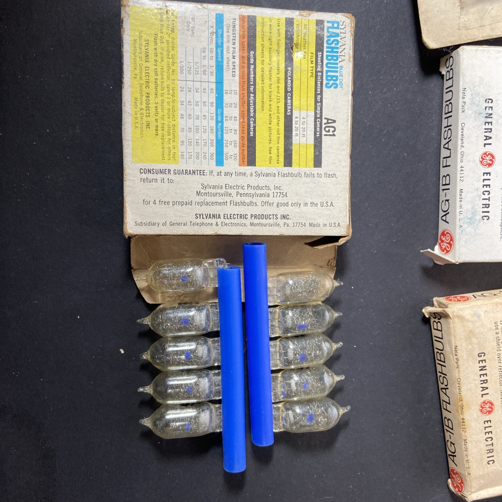 Lot Of Vtg AG1B Flash Bulbs Retro Photography Polaroid Kodak Blue + White