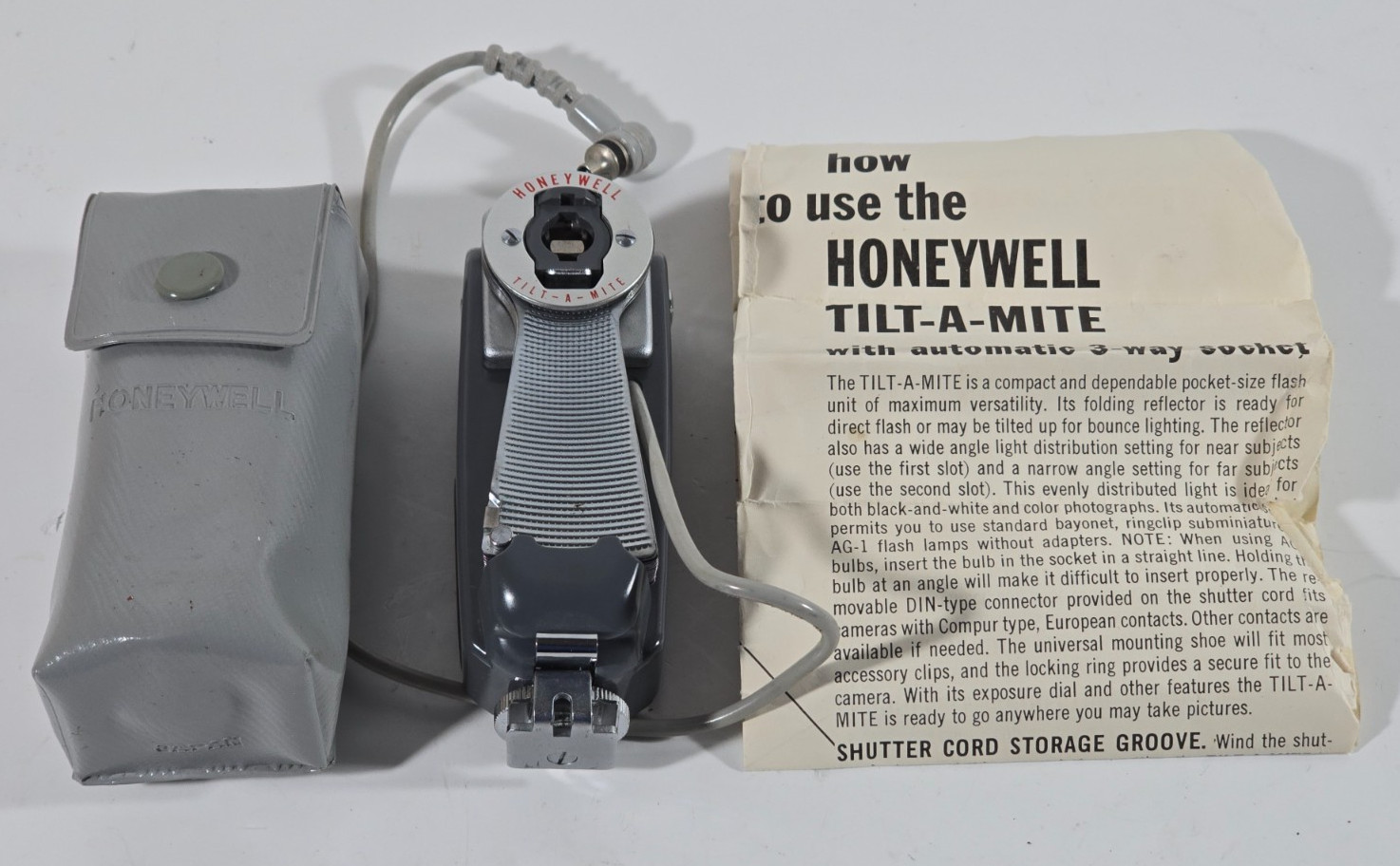 (MINT) Vintage Honeywell Tilt-A-Mite Flash Unit With Case and Instruction Manual