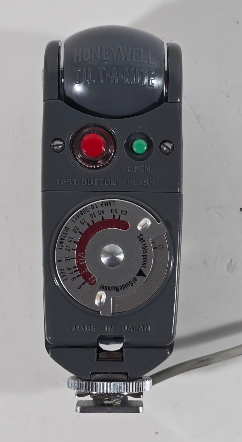 (MINT) Vintage Honeywell Tilt-A-Mite Flash Unit With Case and Instruction Manual