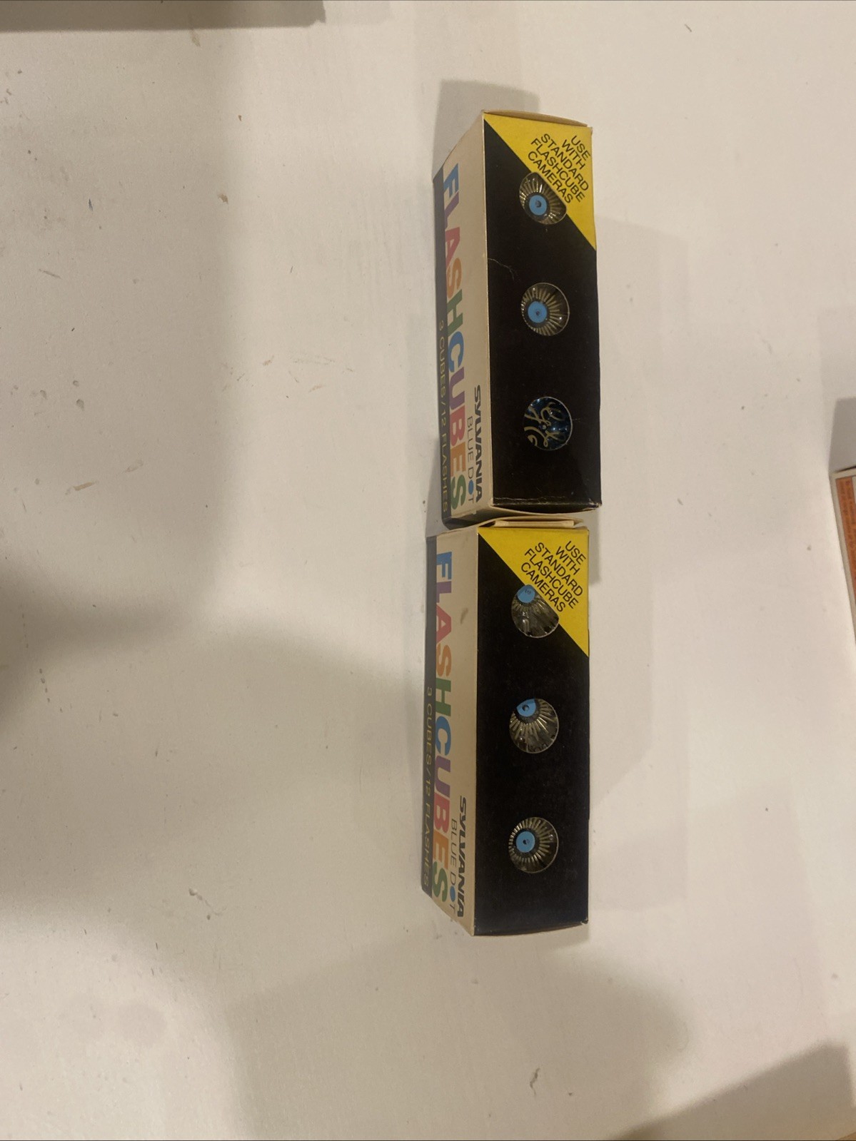 Sylvania Blue Dot Flash Lot – MAGICCUBES, FLASHCUBES, FLASHBULBS