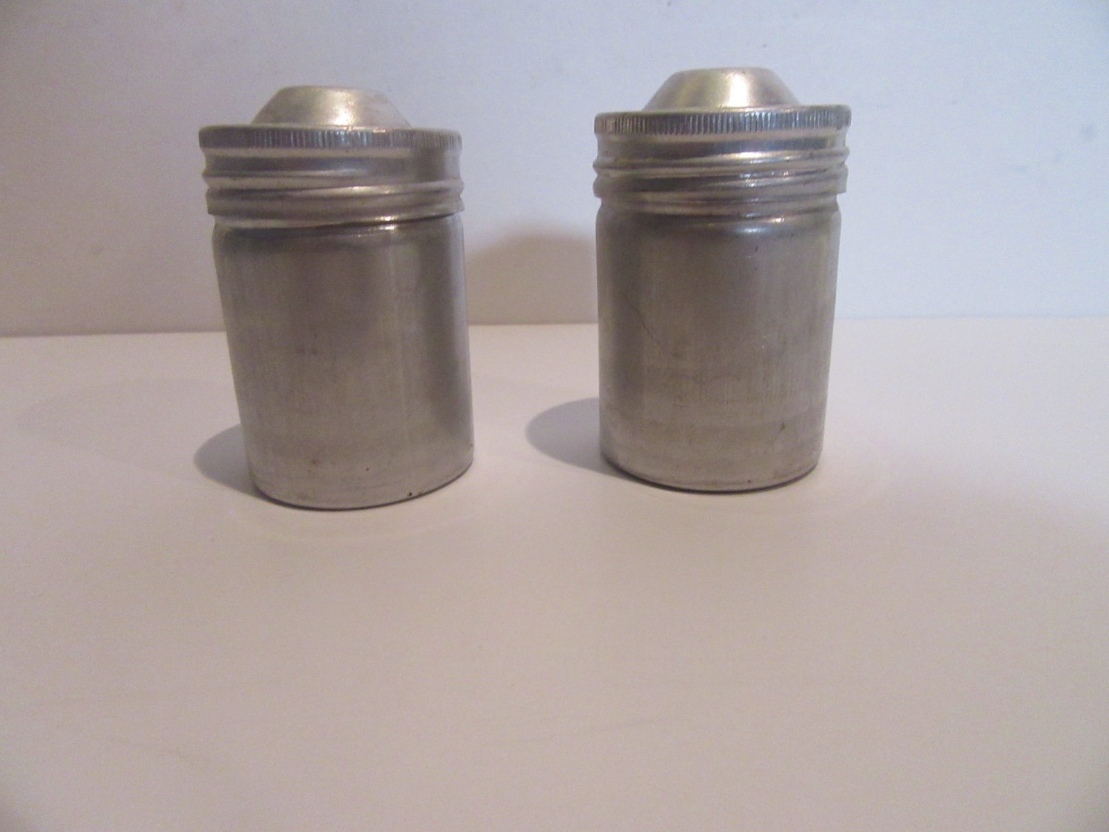 Pair ANSCO 35 MM VINTAGE FILM HOLDERS 2″ Screw Top Aluminum Small Cannisters