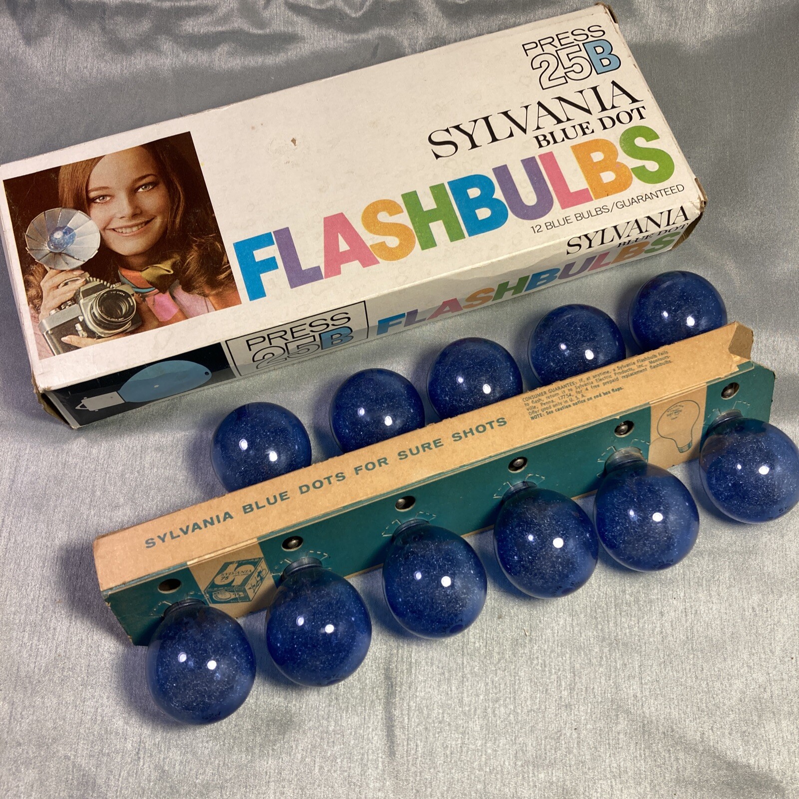 Sylvania Blue Dot Press 25B Vintage Camera Photo Flash Bulbs, Box of 11 Vintage