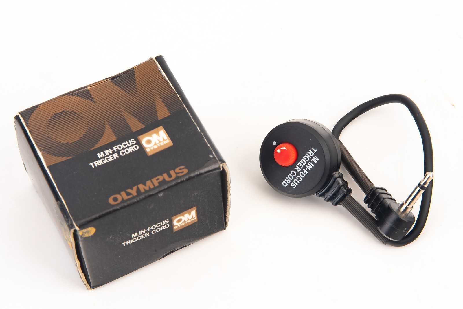 Olympus M. In-Focus Trigger Cord for OM-30 Winder & 35-70mm f/4 Lens in Box V24