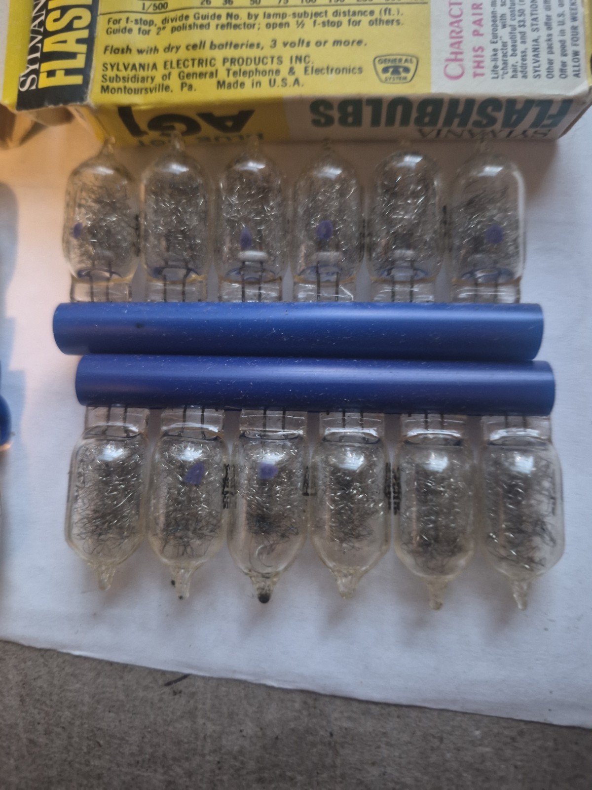 Vintage Flash Bulbs Sylvania AG1 Blue Dot Flashbulbs – 24 Bulbs NOS