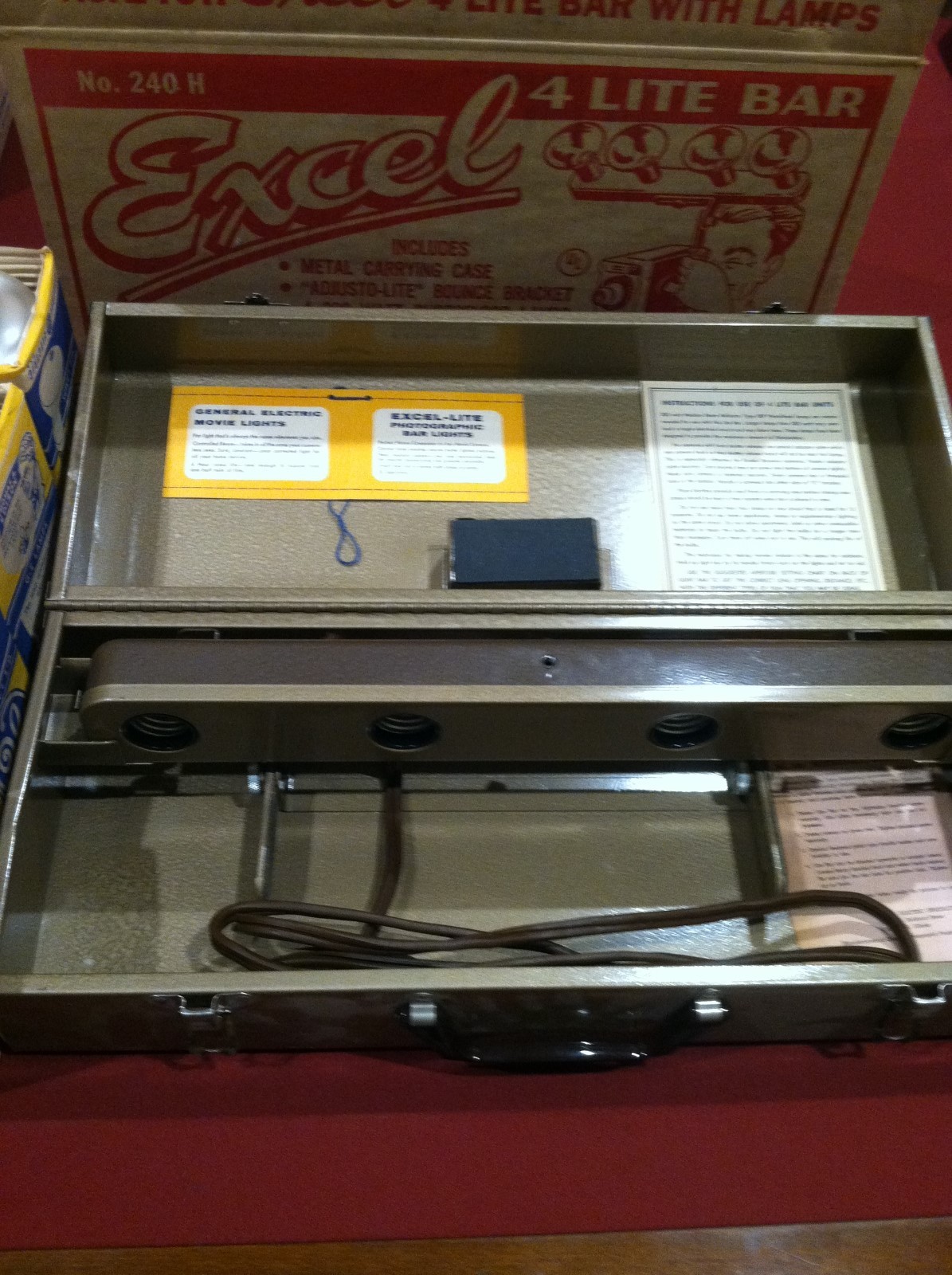 Vintage Excel movie indoor 4-lite bar including lamps in original case and box