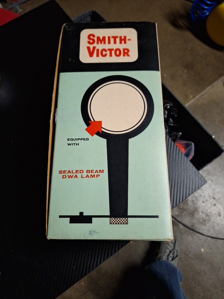 Smith-Victor Model L-5 Compact Movie Light 1962 GE Beam NOS Complete W/ User Gui