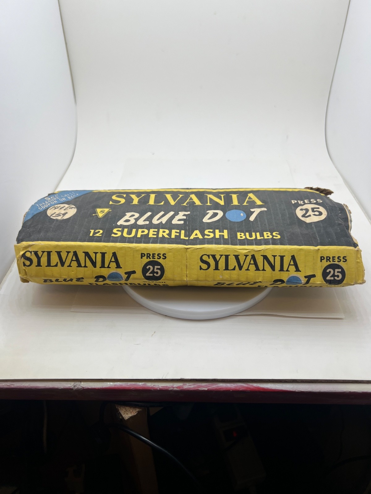 Sylvania Blue Dot SuperFlash Press 25 Flashbulbs Box of 12 Mid-Century NOS