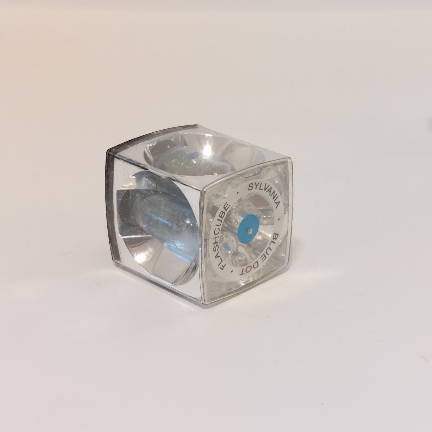 Sylvania Blue Dot Flash Cubes Vintage 3 Cubes 12 Fashes (untested) Flashcubes