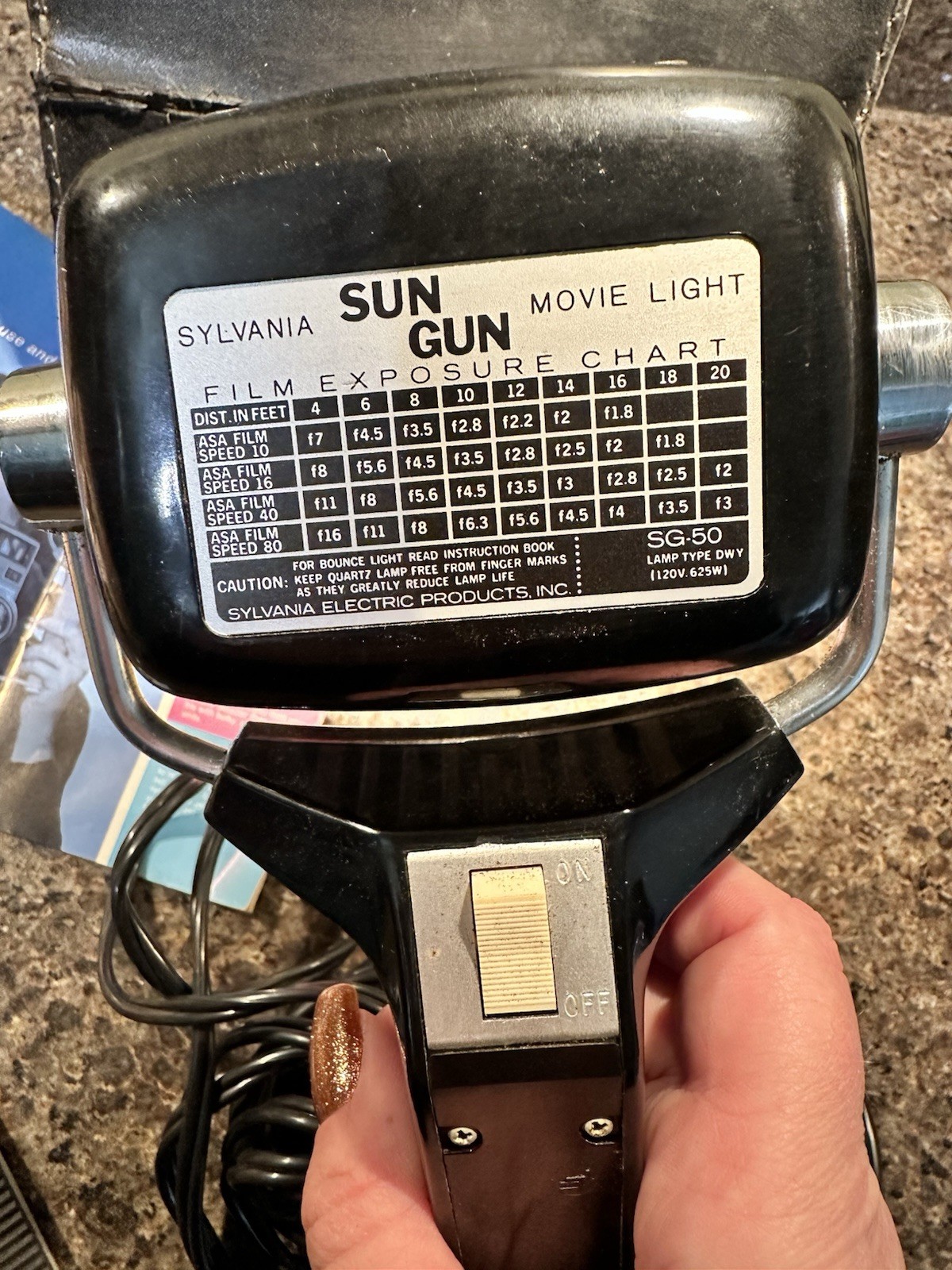 Vintage Sylvania Sun Gun SG-1 Movie Light with Camera Mount and Case ~ Works