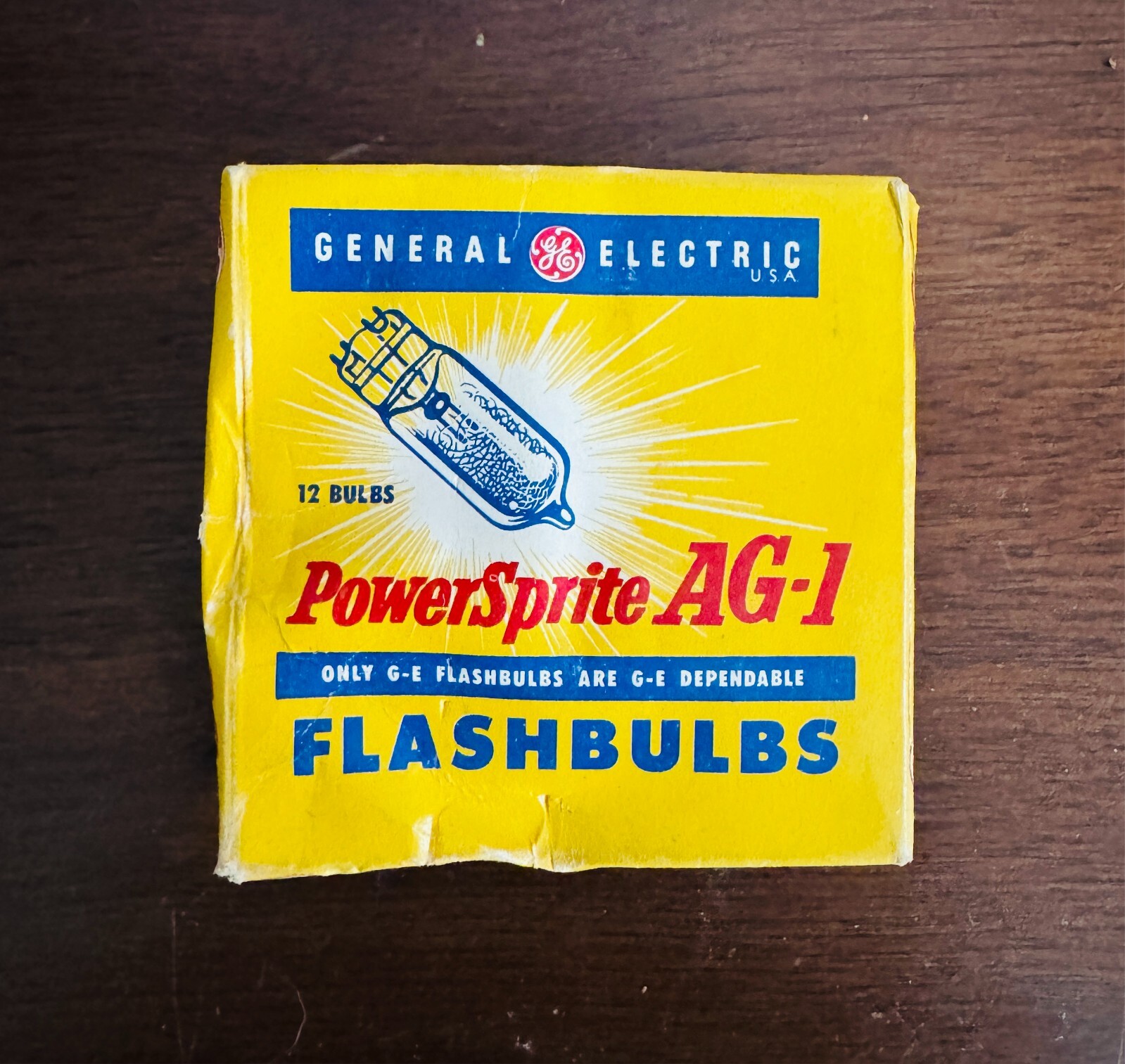 Vintage GENERAL ELECTRIC GE PowerSprite AG-1B (12) Flashbulbs! New IN BOX!