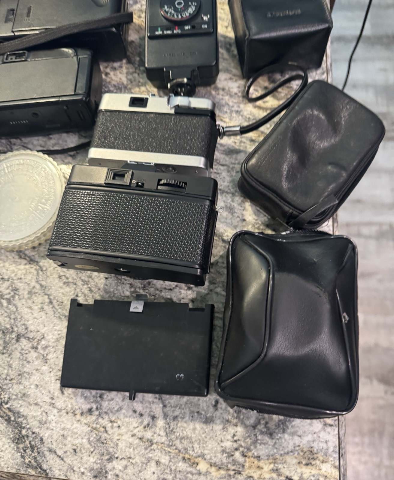 Untested Camera Lot Petri 35E Vivitar Samsung Canon Flash Cases 7 Cameras