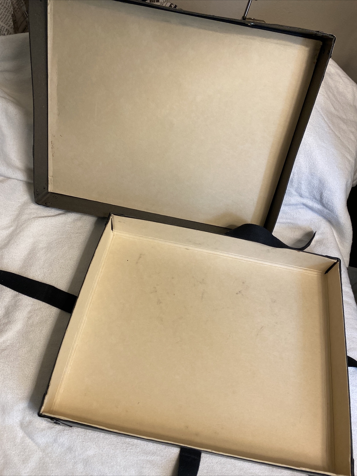 VINTAGE MOVIE FILM REEL Art SHIPPING Carrying CASE, STRAPS Metal Corners