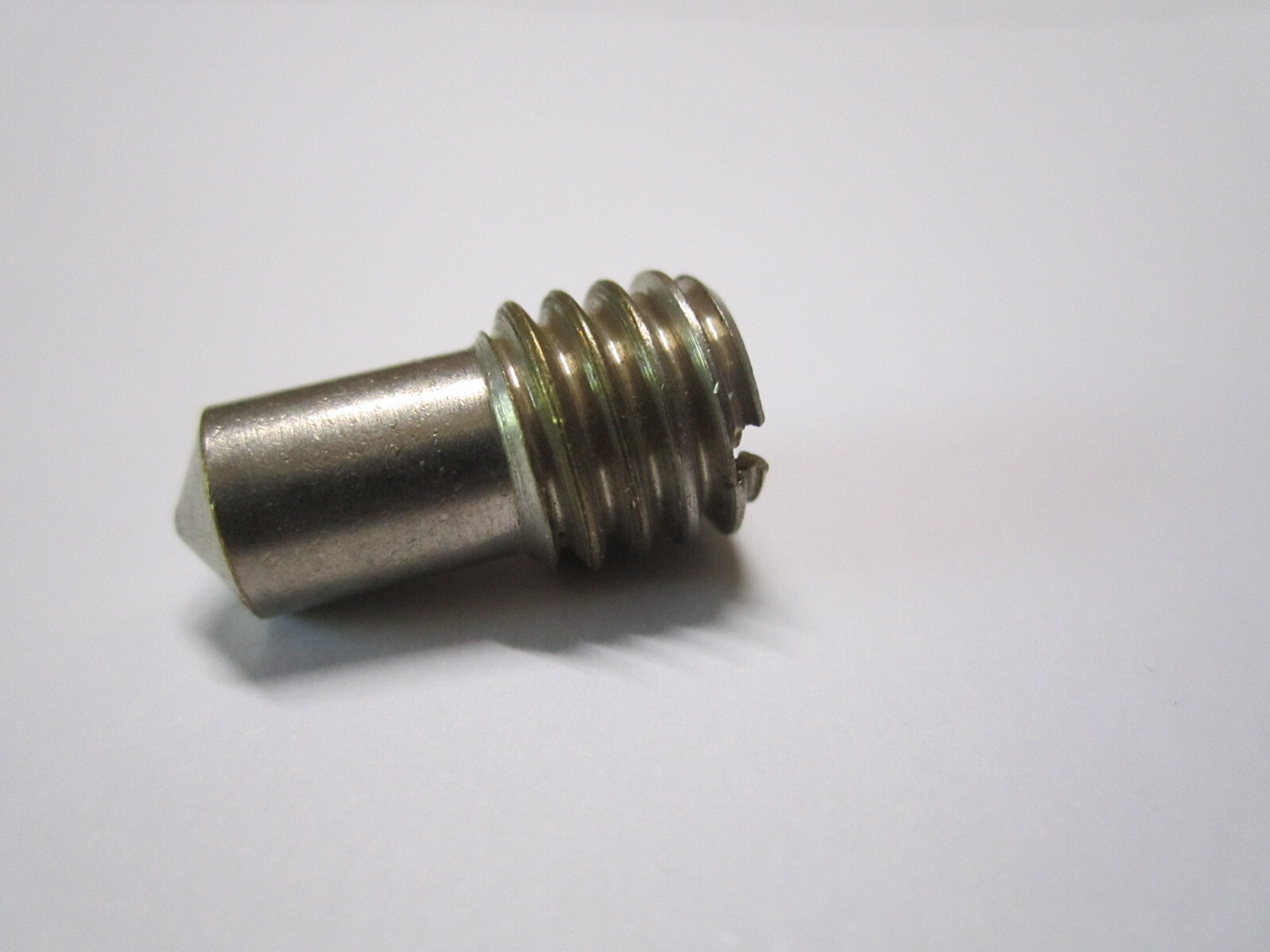 SWISS BOLEX 16MM MOVIE CAMERA ( TRIPOD MOUNT ADAPTER SCREW 3/8′–1/4″)