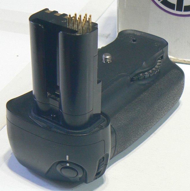 Nikon MB-D200 Multi Power Battery Pack Grip FOR REPAIR DD