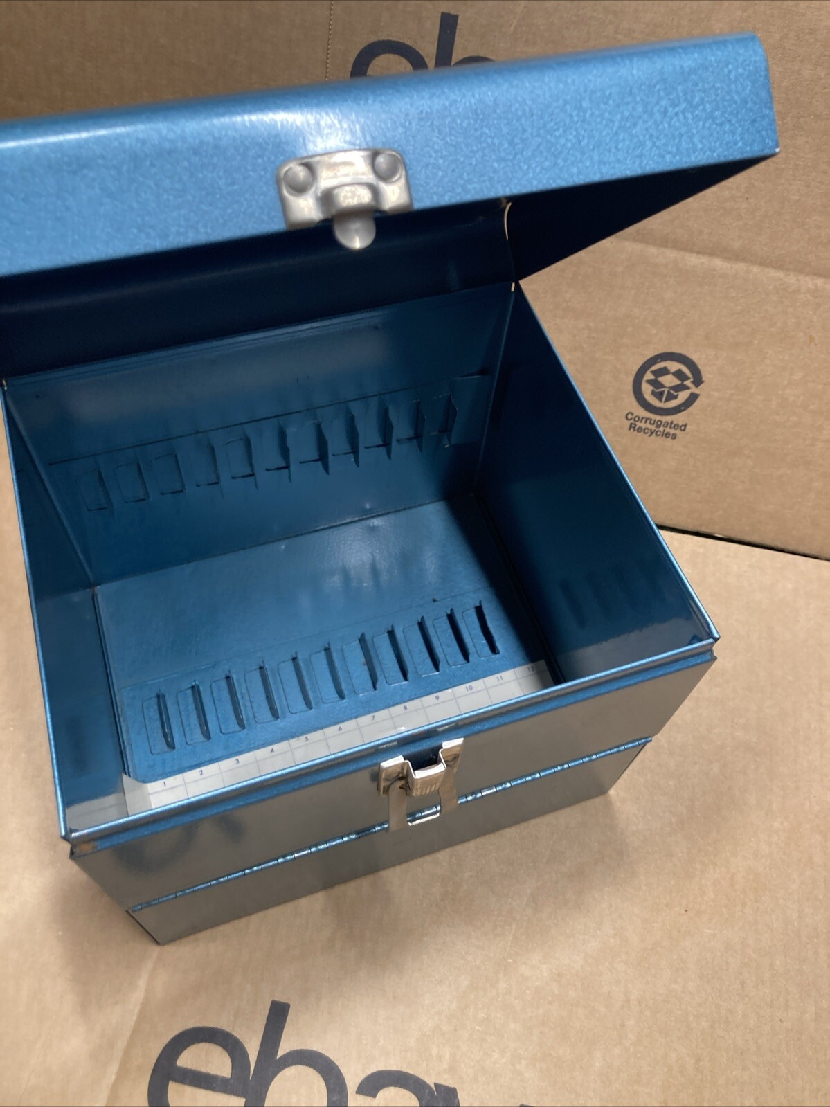 VINTAGE LOGAN METAL 8MM REEL-TO-REEL FILM CABINET CASE 12-REEL – BLUE