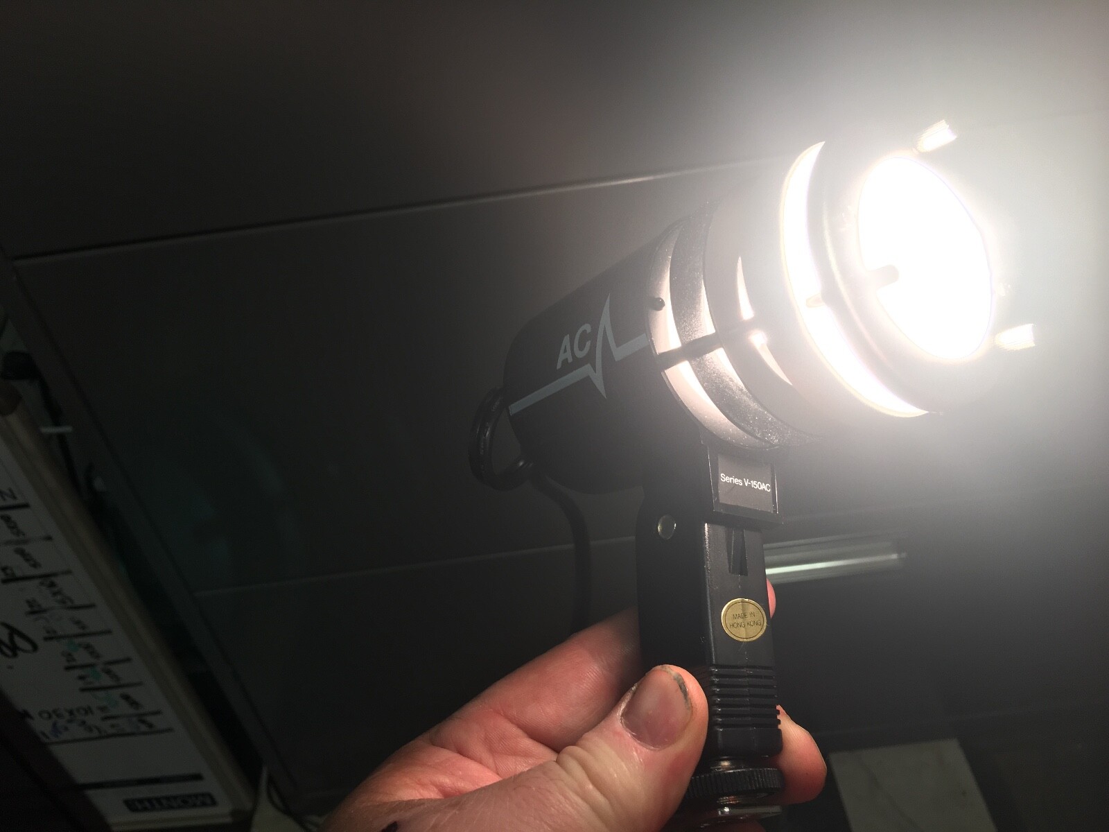 HARDWOOD PLUS POWER V-150AC VIDEO CAMERA LIGHT