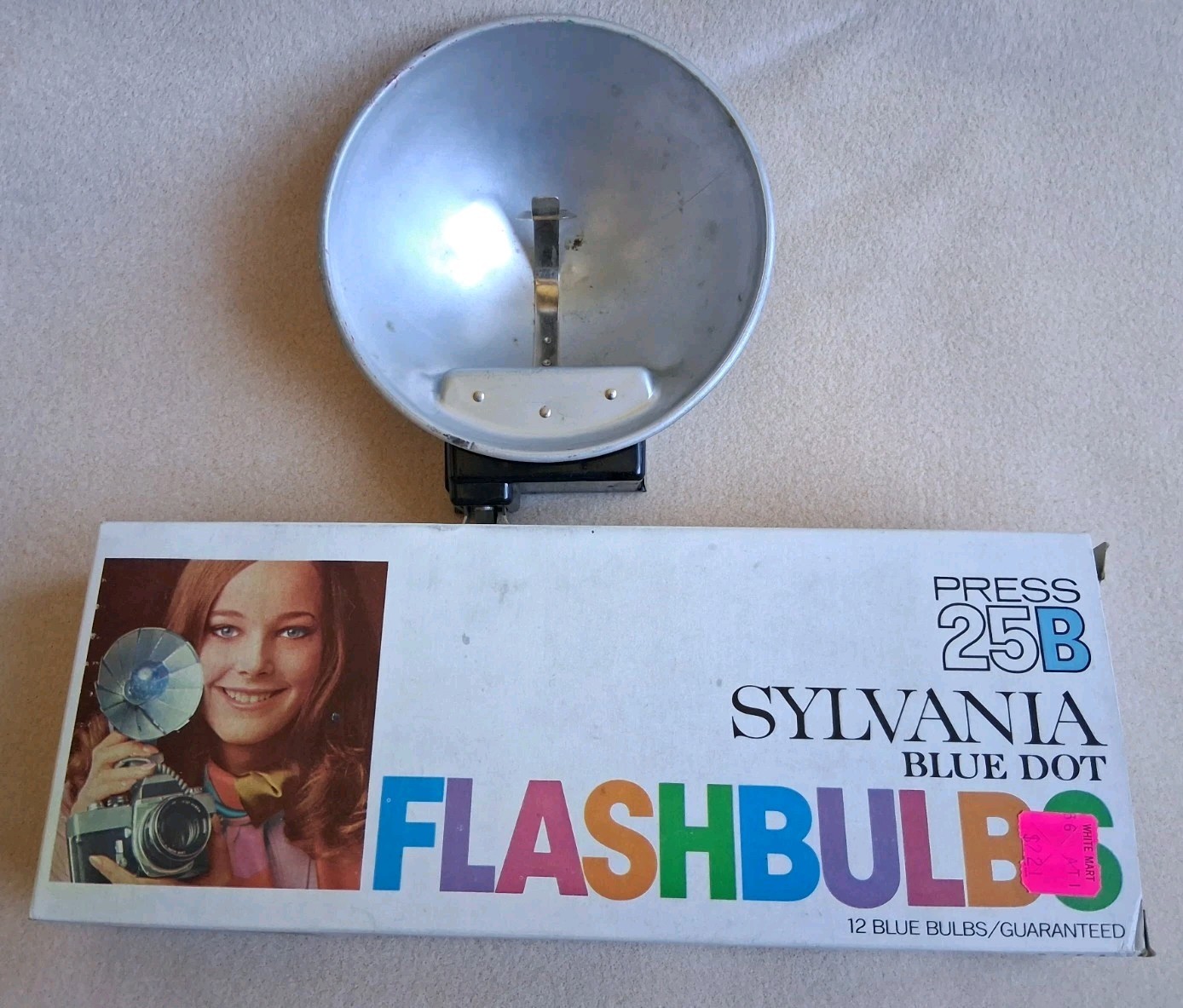 Vintage Photography Equip. Flash Reflector & Bulbs Mid-century Super 8? Untested