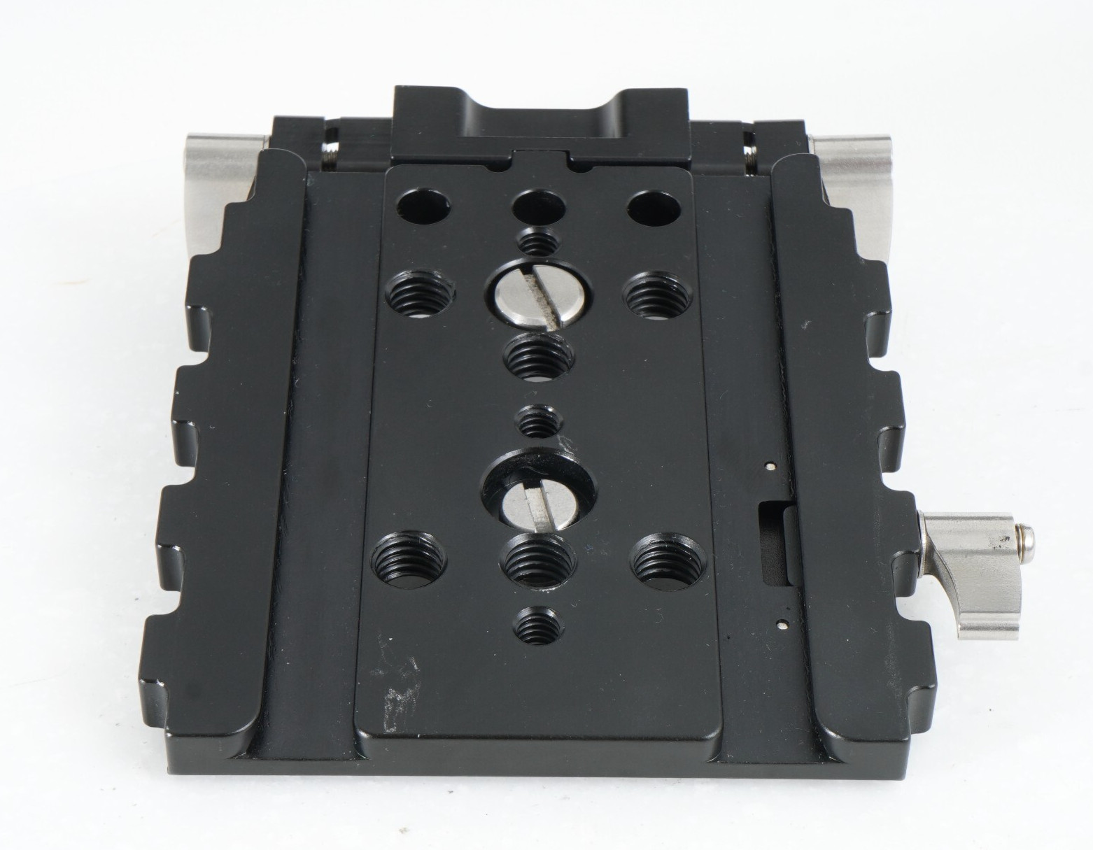 -CAMERA RIG BASEPLATE WITH SINGLE 15MM ROD CLAMP
