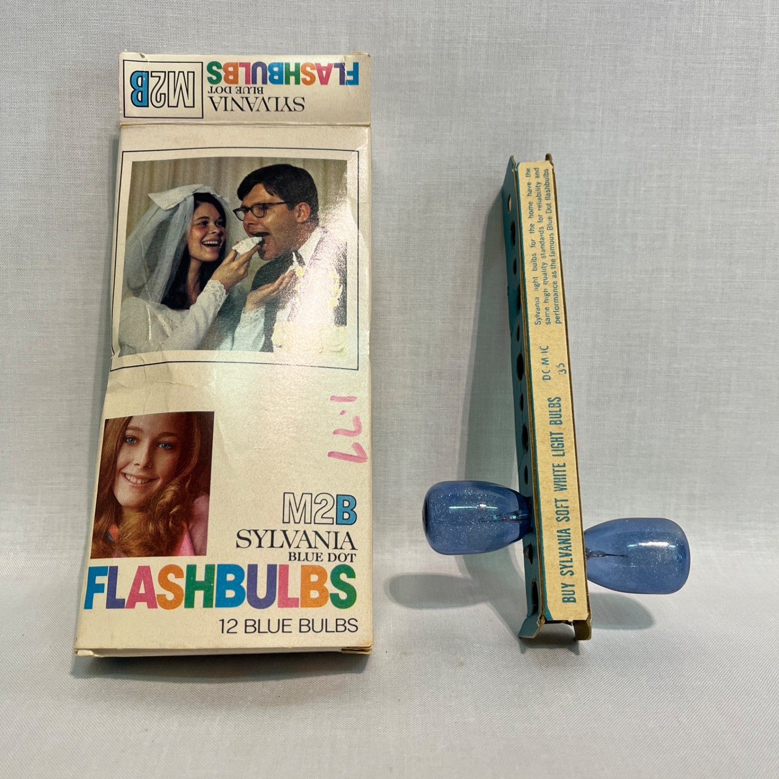 Vintage Sylvania Blue Dot Flash Bulbs M2B In Original Box (ONLY 2 BULBS)