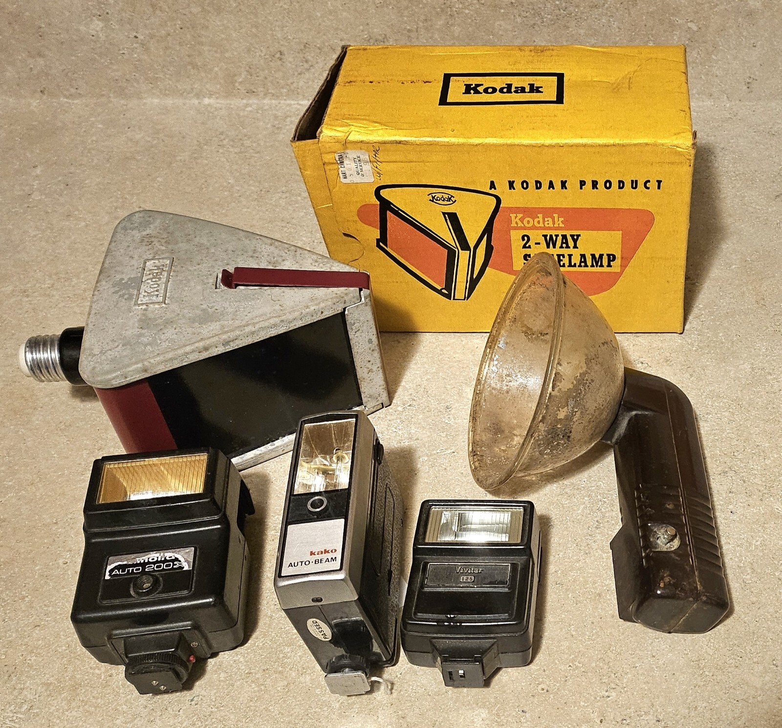 Vintage Camera Flash Kodak 2-Way Safelamp Kako Auto Beam Vivitar 125 Read Descrp