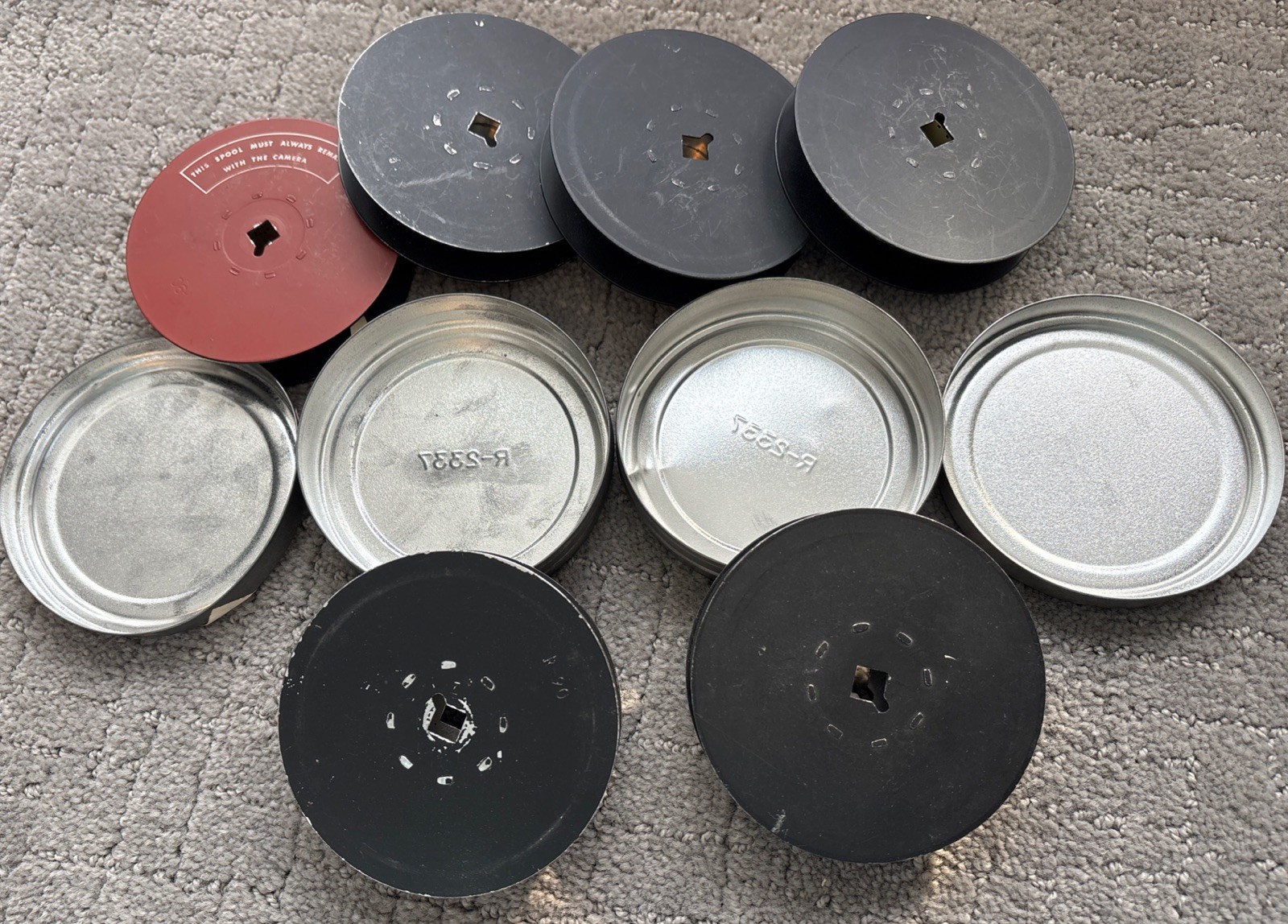 Lot Of 6 Empty 16mm camera Film Reel 100′ Take Up spool Cine R-90 & 2 Cases