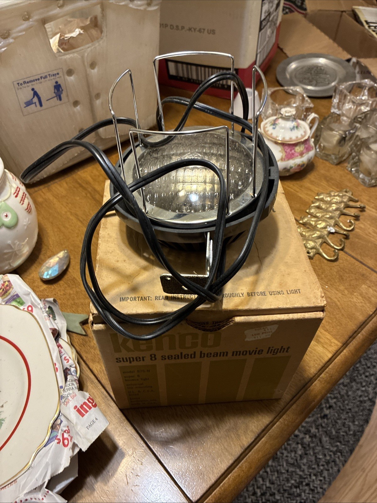 VINTAGE KENCO SUPER 8 SEALED BEAM MOVIE LIGHT MODEL 875-N UNIVERSAL TOP MOUNT