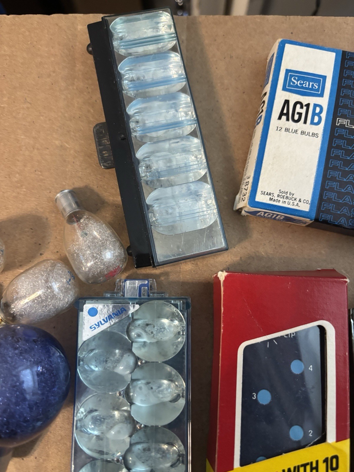 1 Sears Blue Dot Flashbulbs AG1B – Box of 12 Blue 1 Sylvania Flip Flash Super 10
