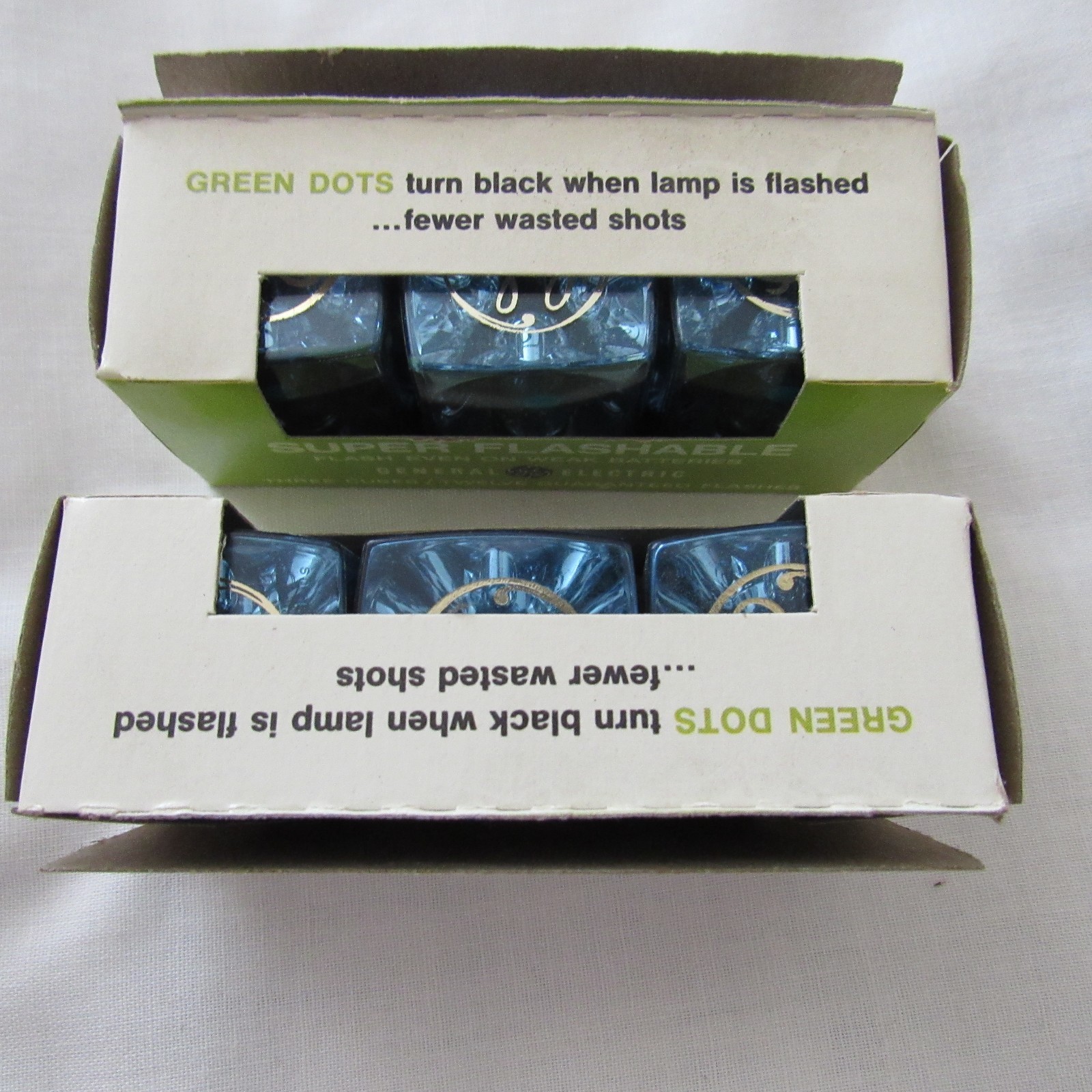 Vintage Lot of 12 Westinghouse Flash Bulbs M2B, 4 GE No 5 Flash Bulbs 6 GE Cubes