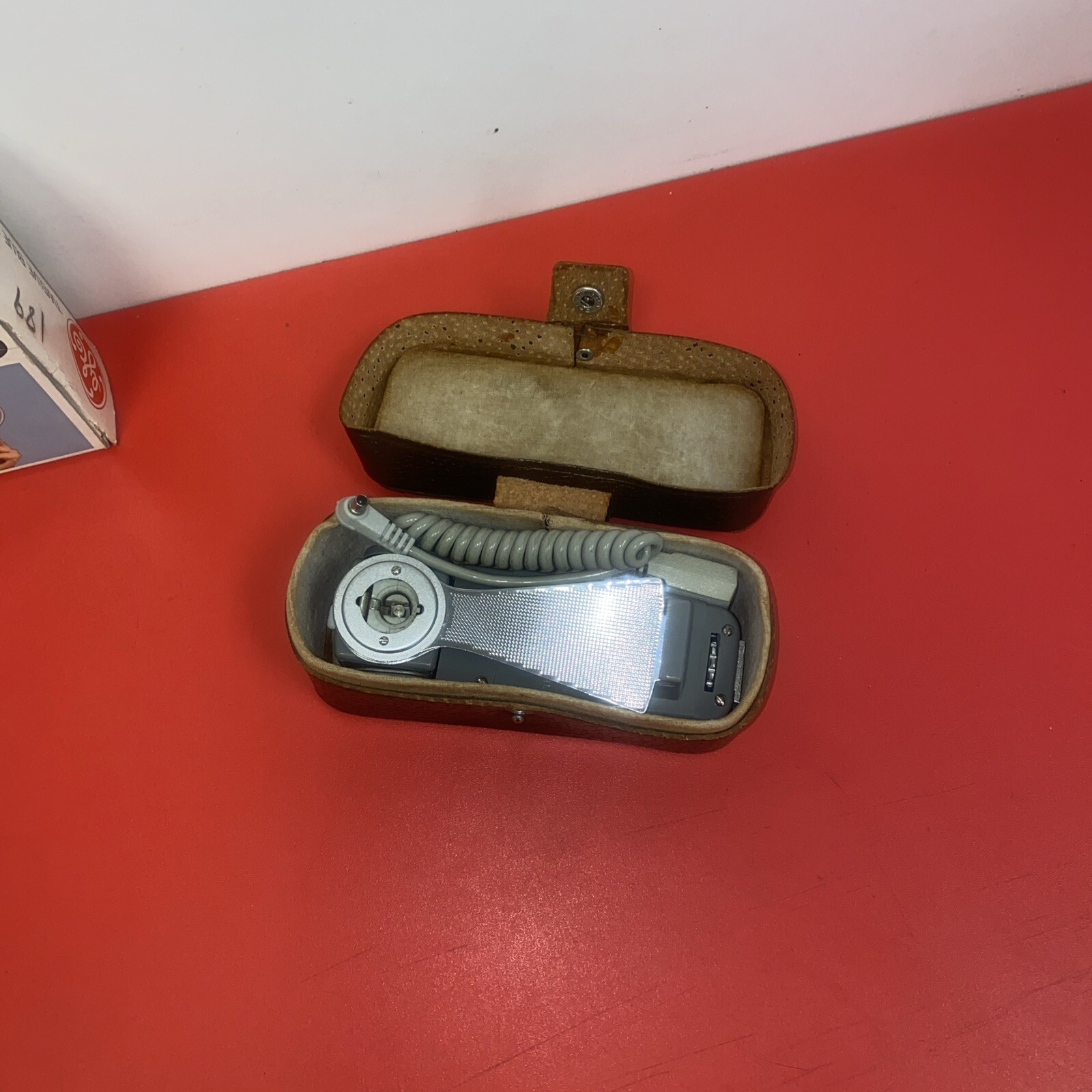 Vintage Accura Bounce Master Pocket Fan Flash Camera Photography & 7 Flash Bulbs