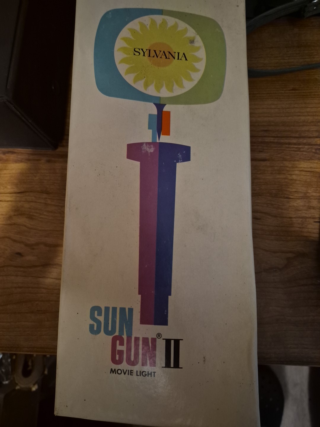 VINTAGE SYLVANIA SUN GUN II MOVIE LIGHT MODEL SG-55, Box And Instructions
