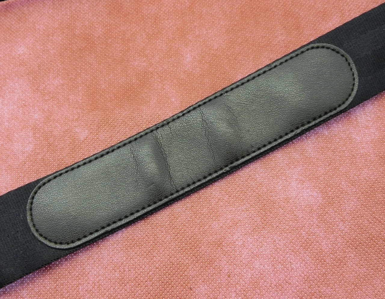Leica 1.5 inch Wide Strap ……… Minty